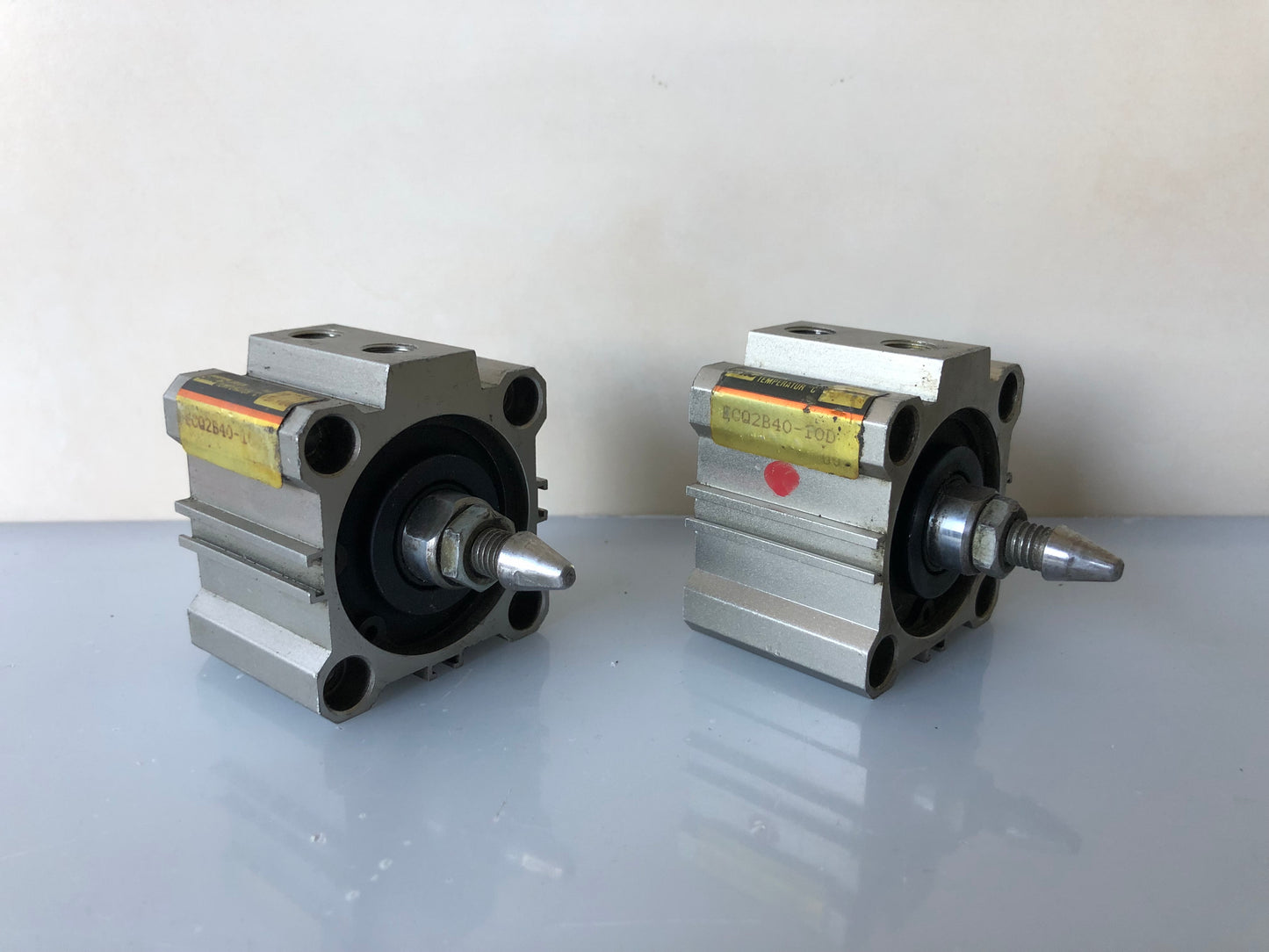 1x SMC ECQ2B40-10D Pneumatic Cylinder