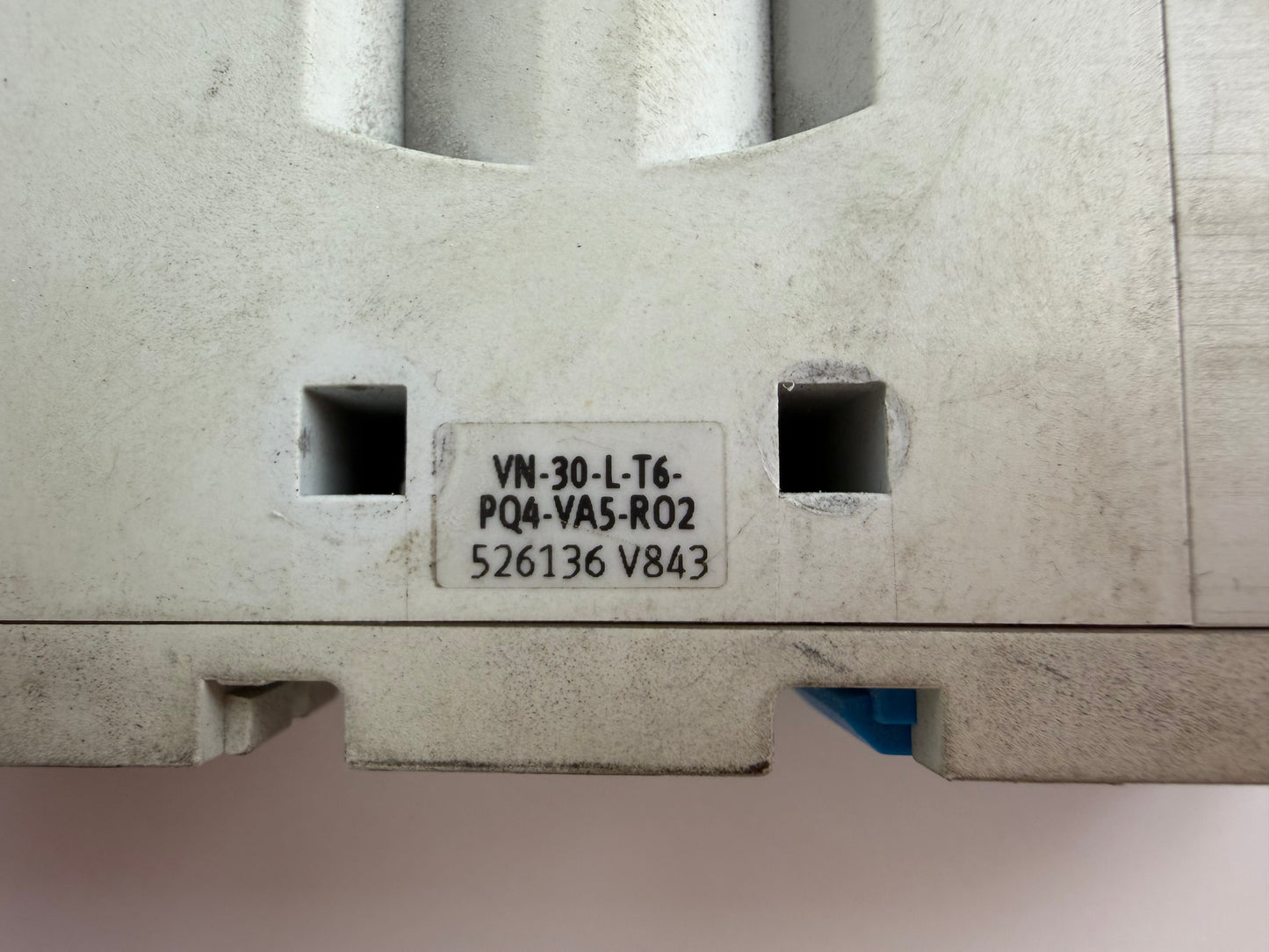 1x FESTO Vacuum Generator VN-30-L-16-PQ4-VA5-R02 526136 – Ejector, Pneumatic, Compact