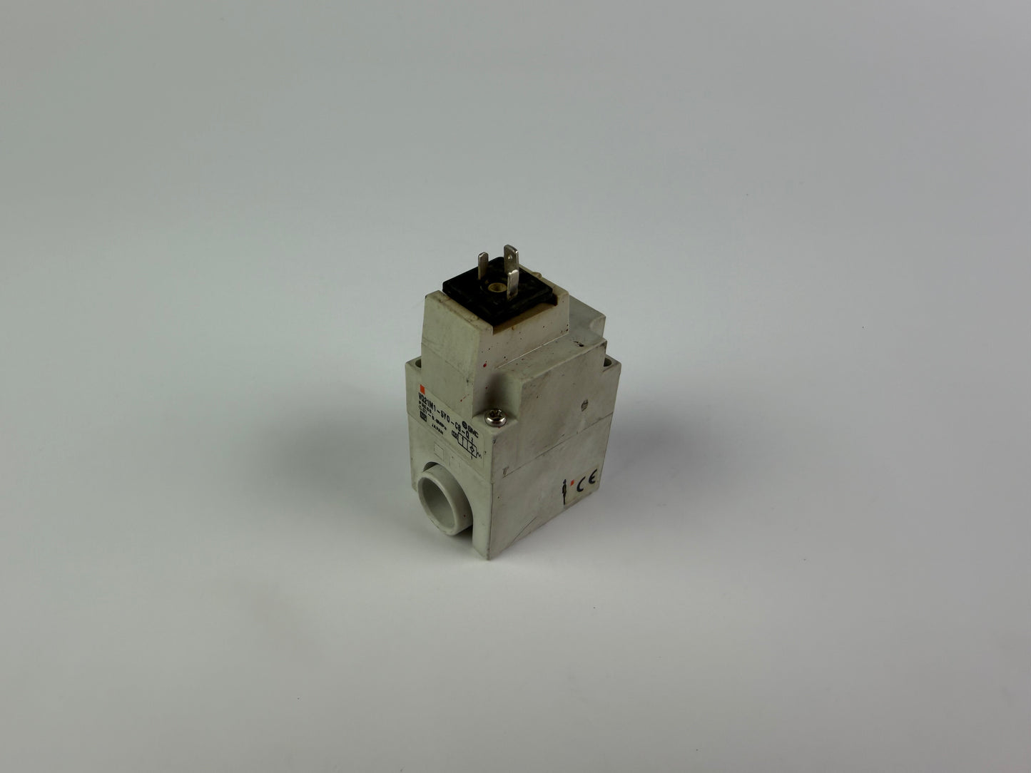 SMC VQ21M1-5YO-C8-Q Solenoid Valve 24VDC 0.01–0.6 MPa Compact Manifold Type