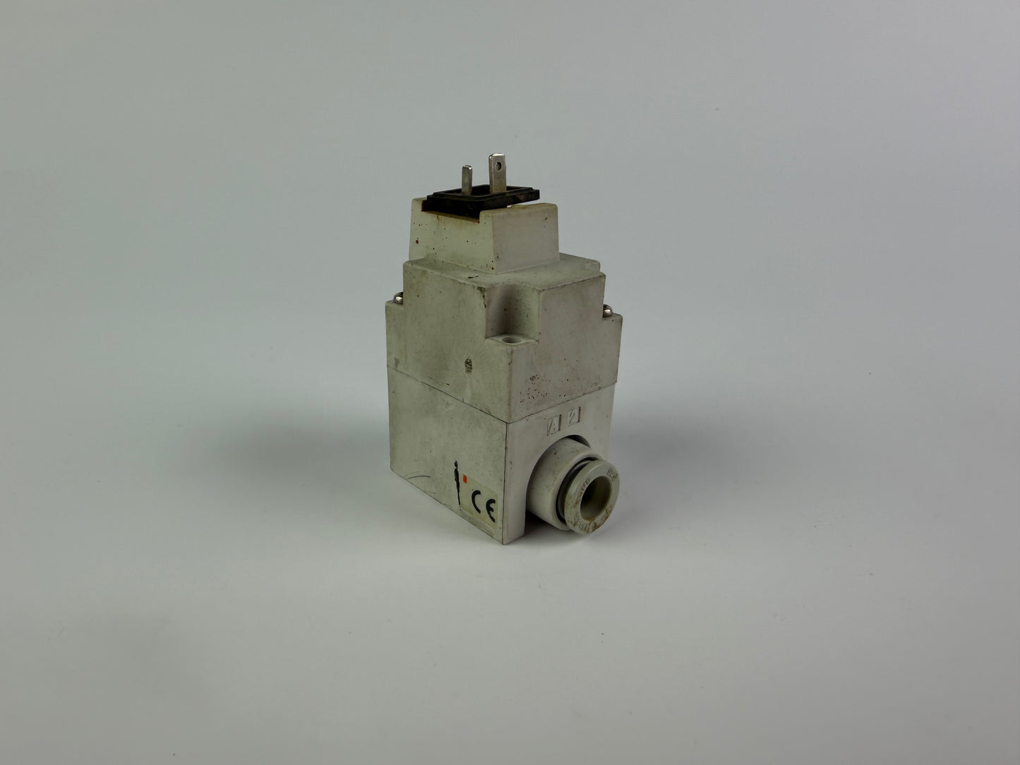 SMC VQ21M1-5YO-C8-Q Solenoid Valve 24VDC 0.01–0.6 MPa Compact Manifold Type
