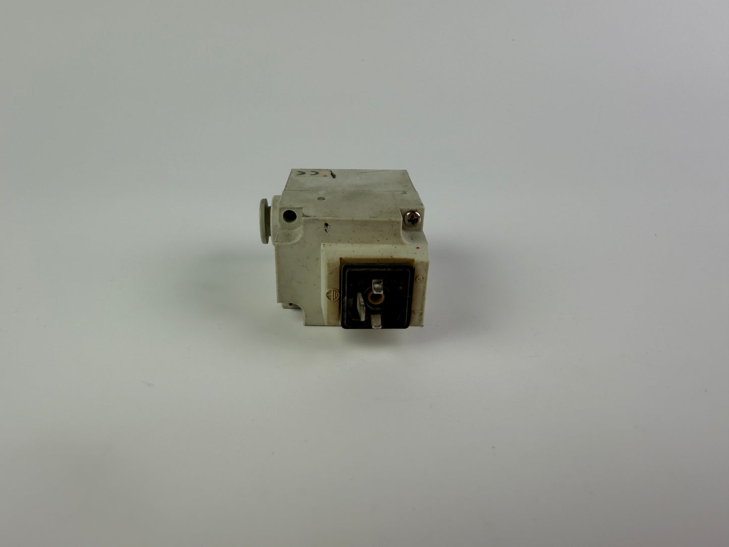 SMC VQ21M1-5YO-C8-Q Solenoid Valve 24VDC 0.01–0.6 MPa Compact Manifold Type