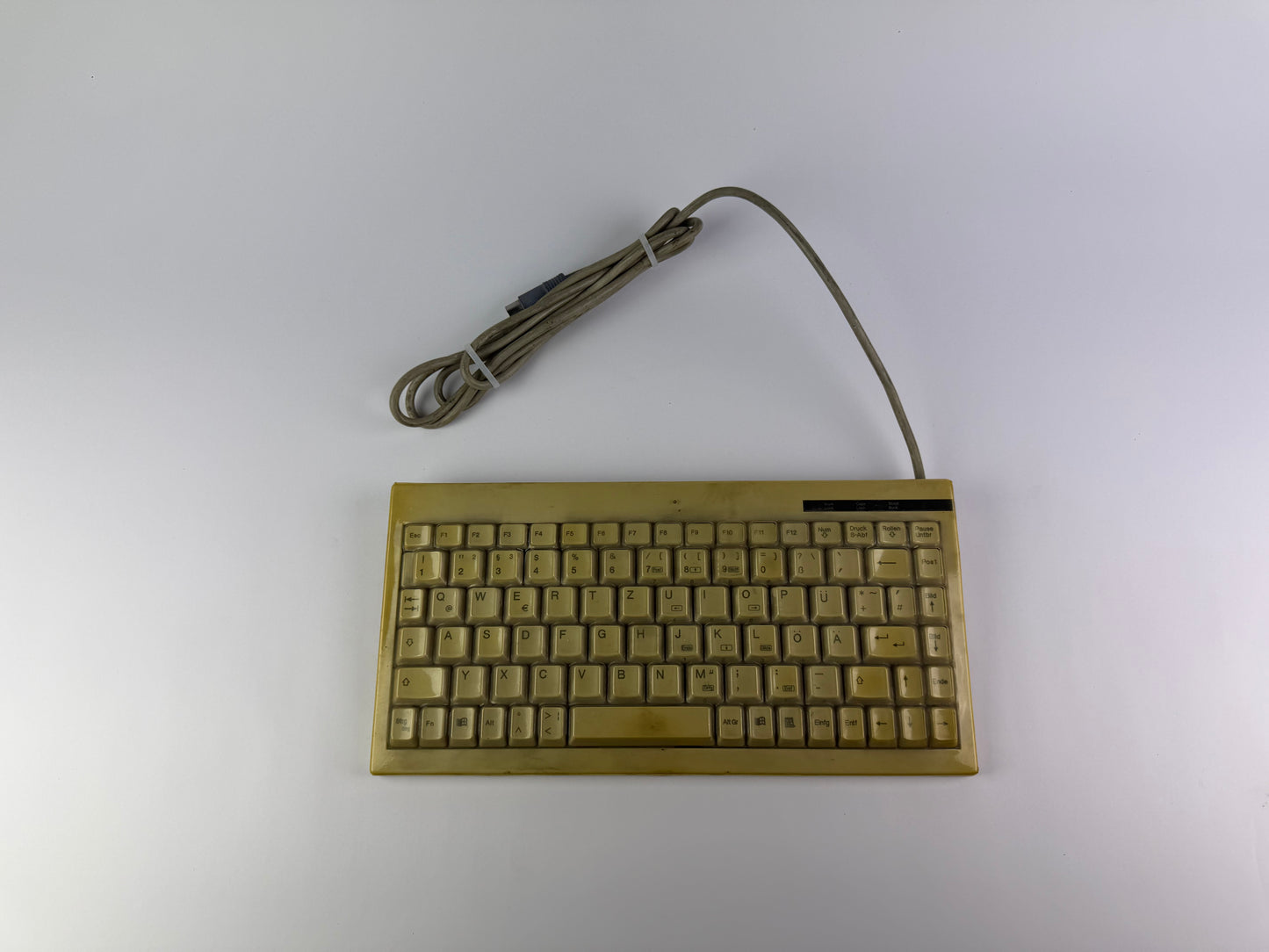 KeySonic ACK-595 Mini Keyboard – Beige (Yellowed) – 185cm Cable – German Layout