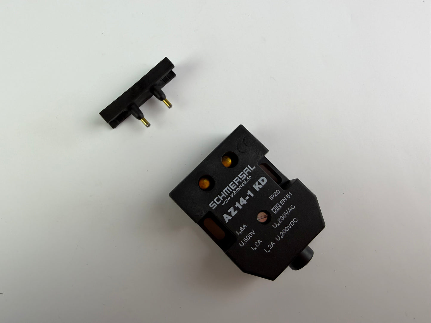 2x Schmersal AZ14-1KD Safety Switch with Key