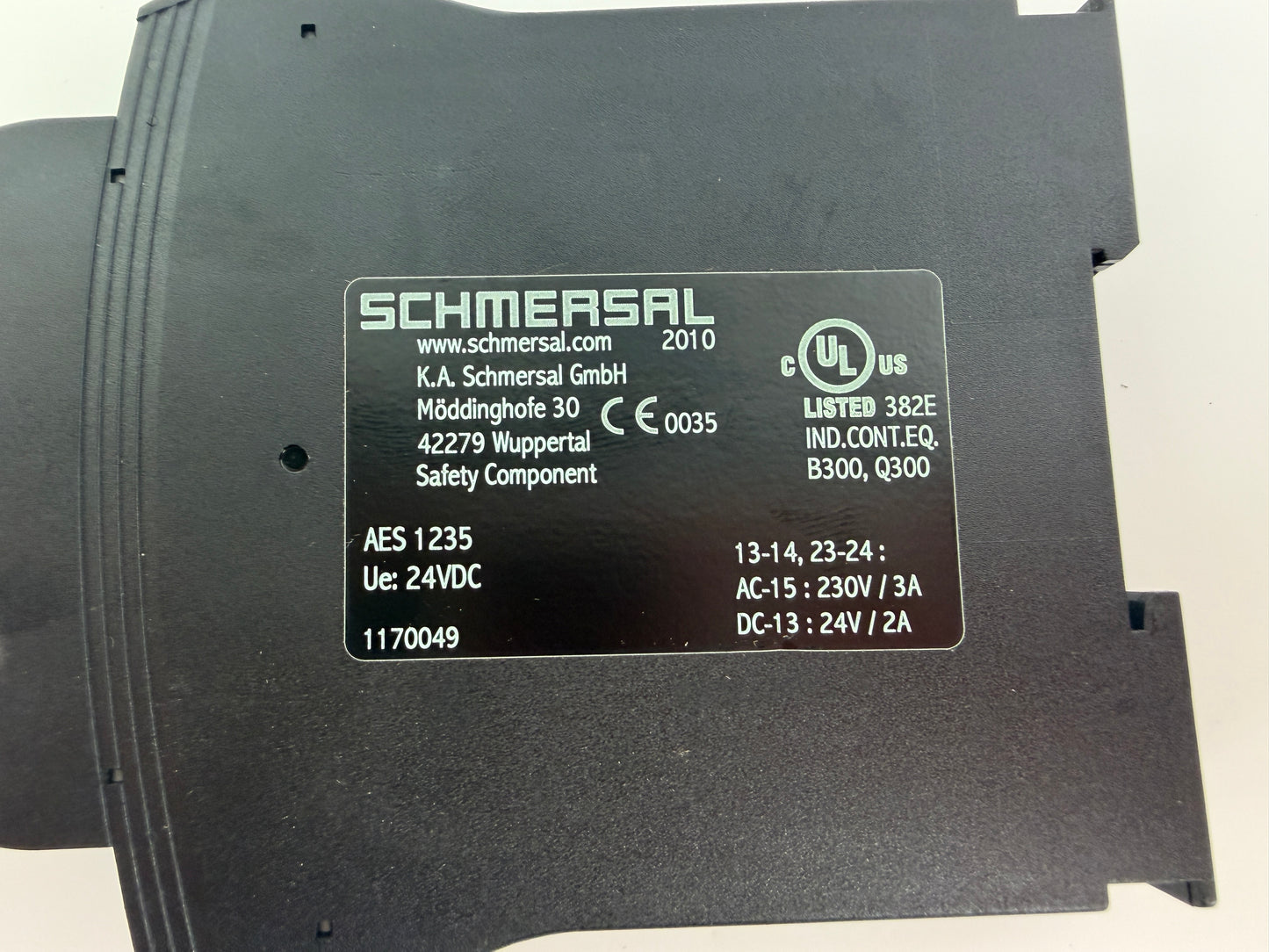 1x Schmersal AES 1235 Safety Monitoring Module 24VDC (B300 / Q300)