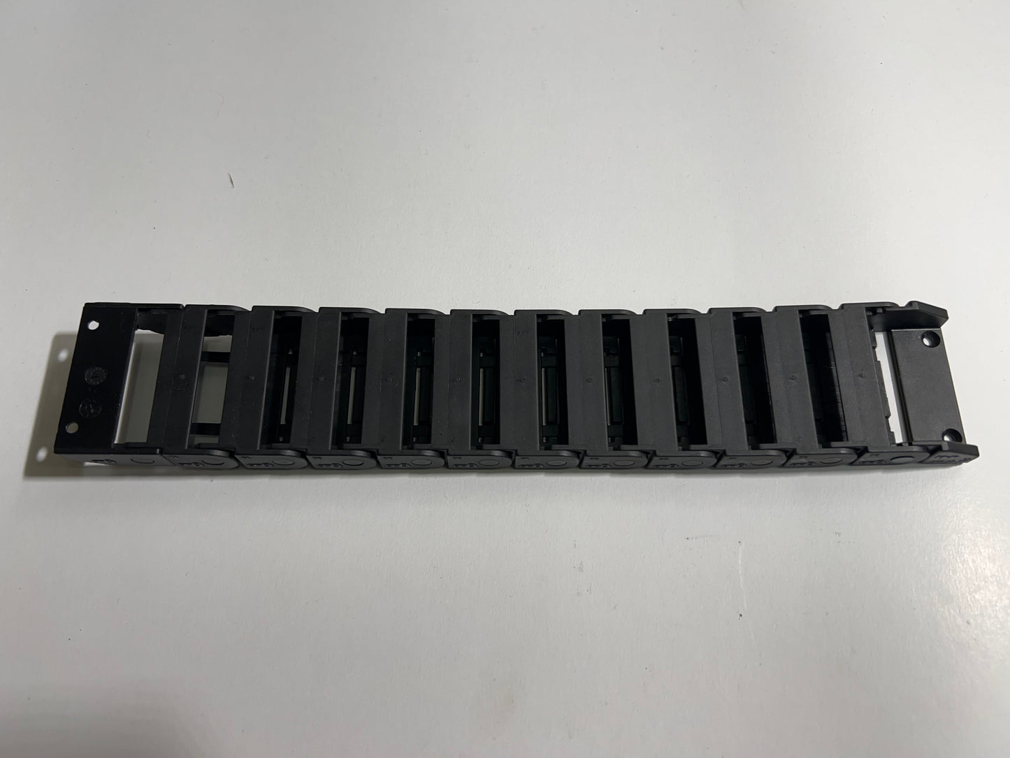 Igus 07.40.028 Energy Chain Cable Carrier – Lot of 11 pcs