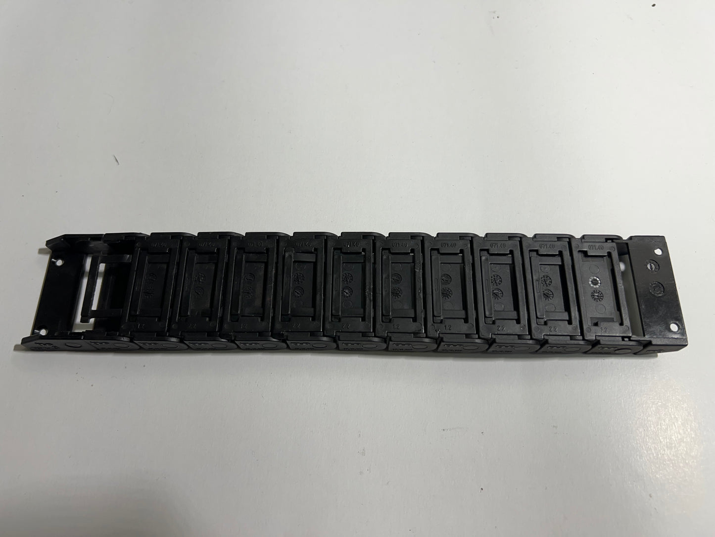 Igus 07.40.028 Energy Chain Cable Carrier – Lot of 11 pcs