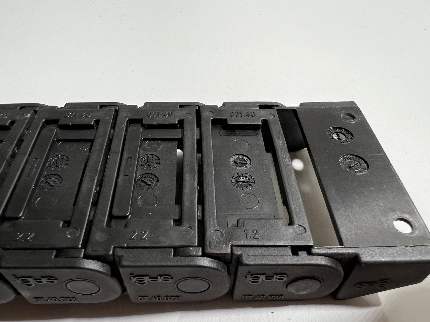 Igus 07.40.028 Energy Chain Cable Carrier – Lot of 11 pcs