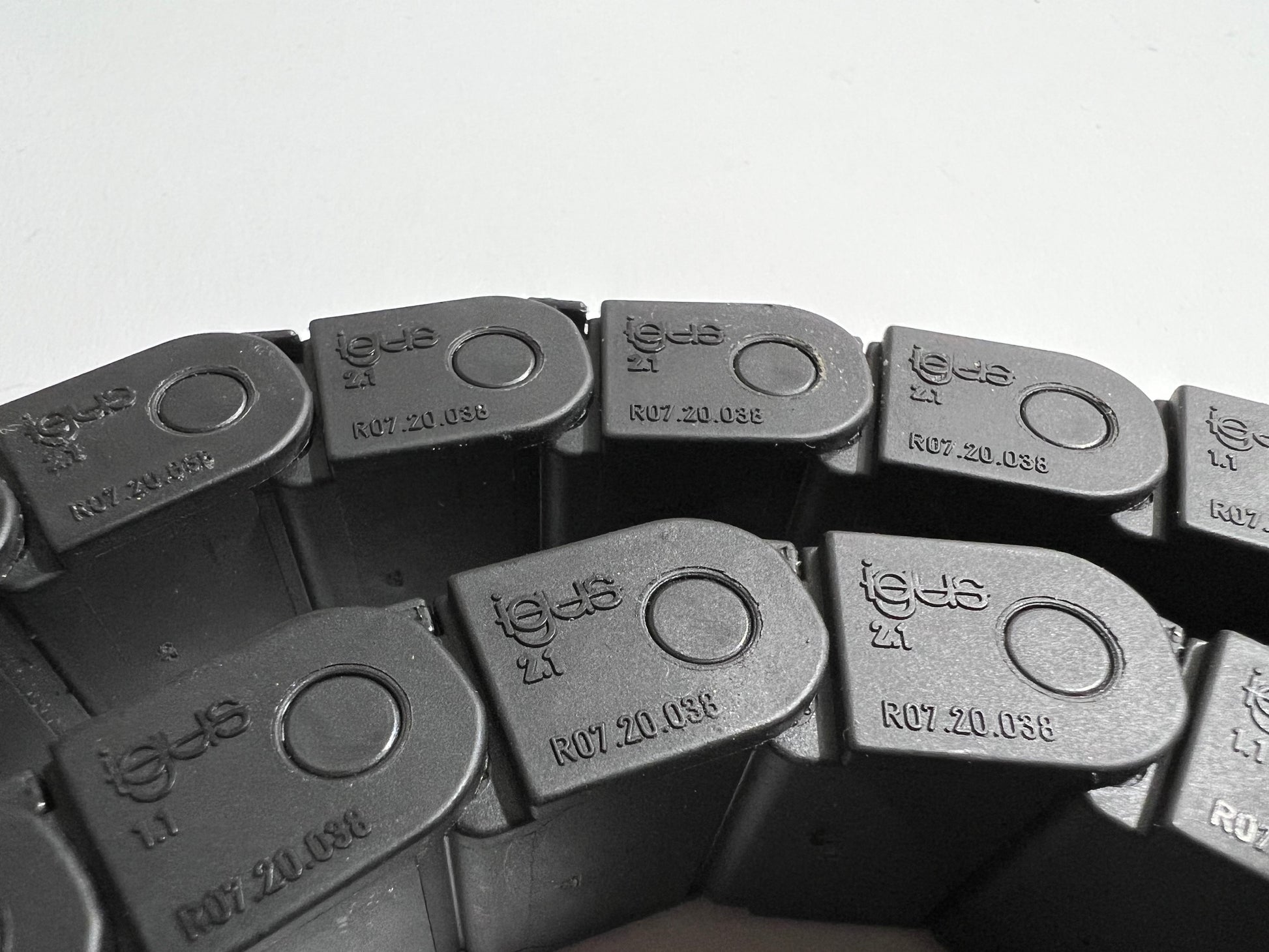 Igus R07.20.038 2.1 ENERGY CHAIN CABLE CARRIER 28pcs – HEXAGON Spare Parts