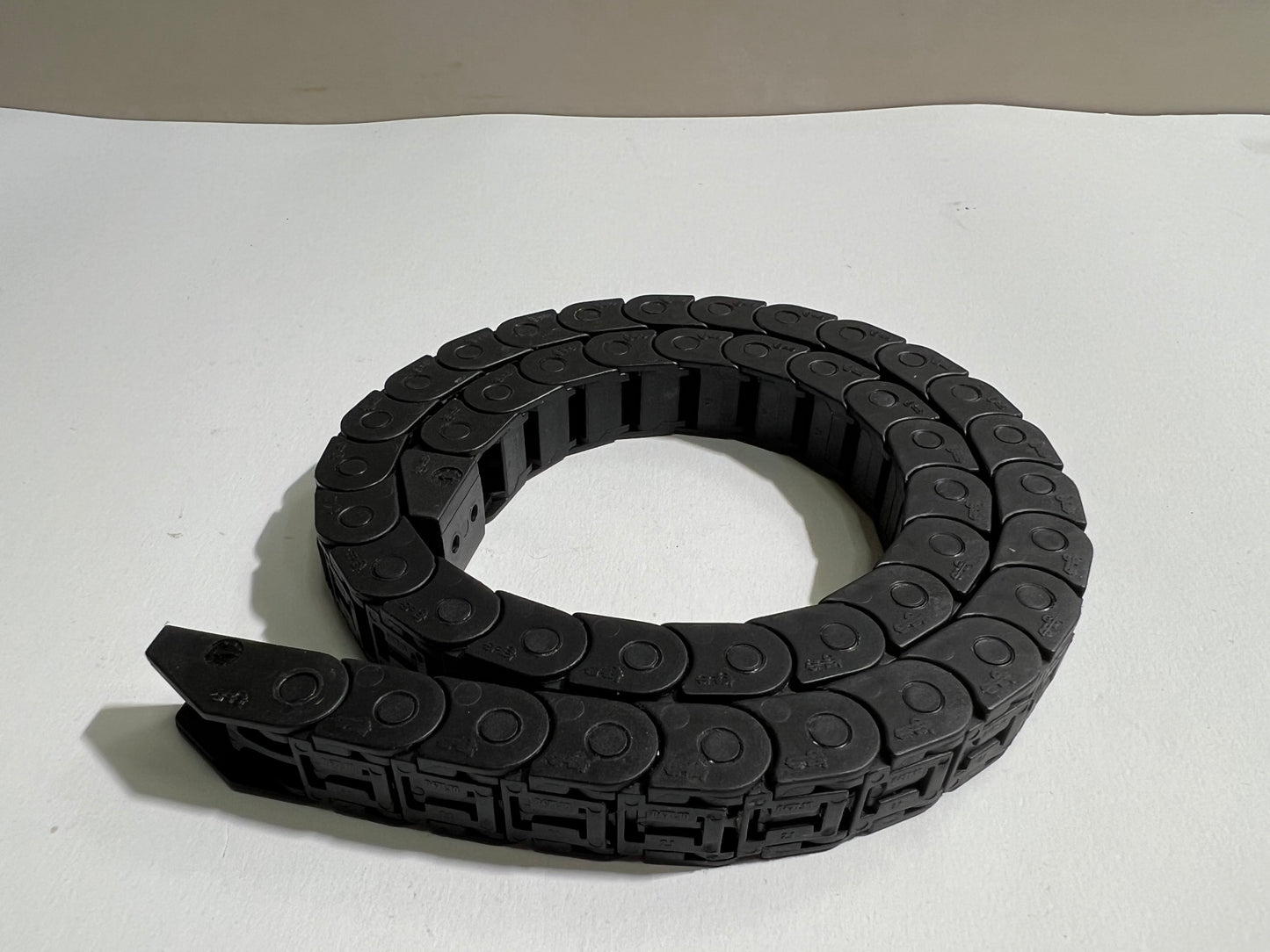 Igus 047.10.038 Energy Chain Cable Carrier – Lot of 42pcs