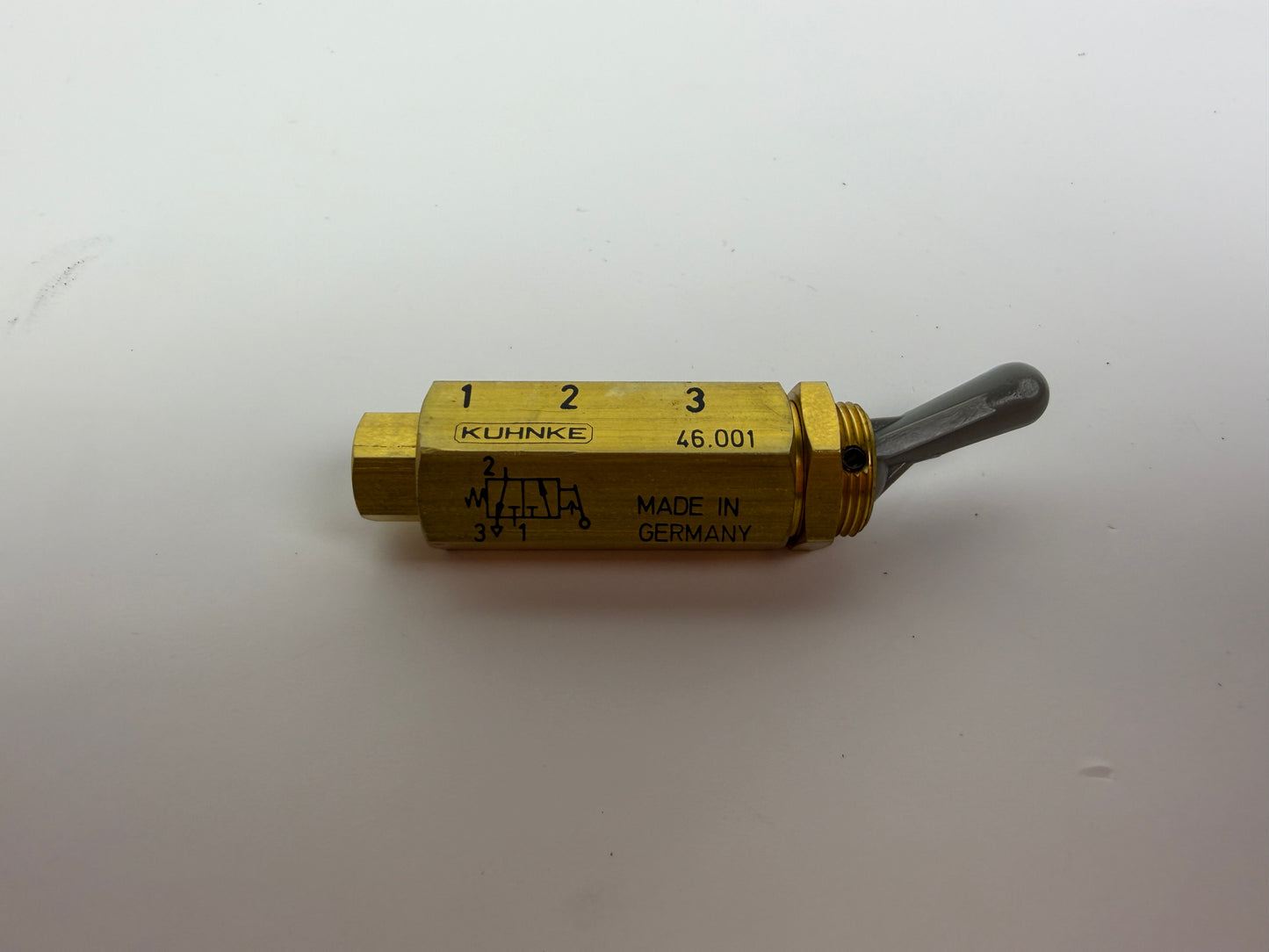 1x Kuhnke 46.001 Pneumatic 3/2 Way NC Seat Valve Manual Lever 0-12 Bar