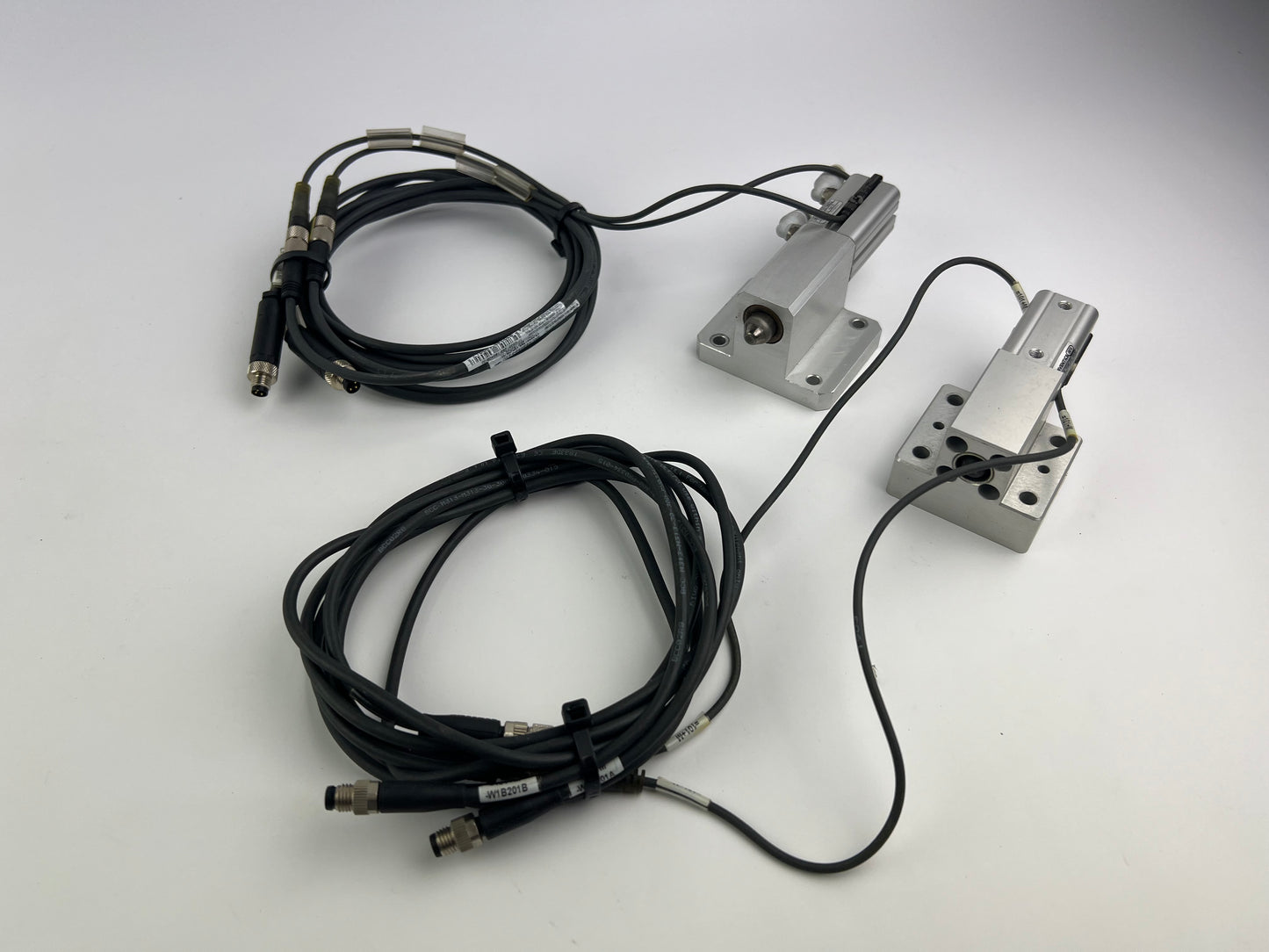 1x Aventics R412019802 SSI Short-Stroke Cylinder + 2x R412022873 Sensors