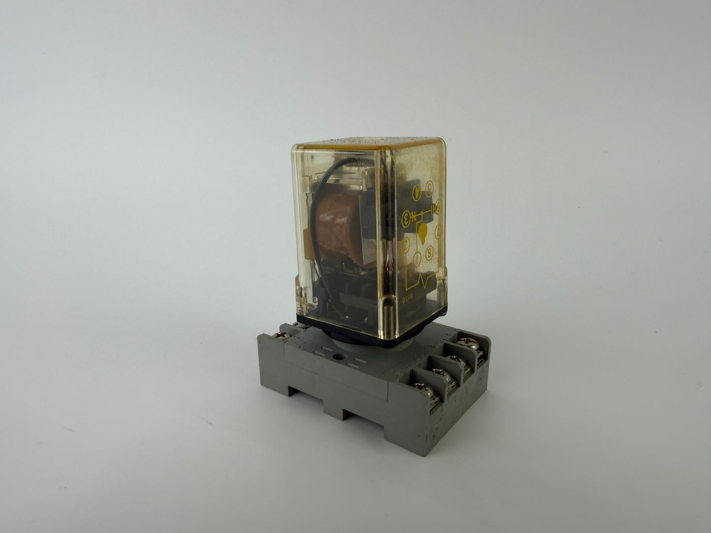 Struthers-Dunn A314XAX48P General Purpose Relay 120VAC w/ Idec SR2P-06 Base