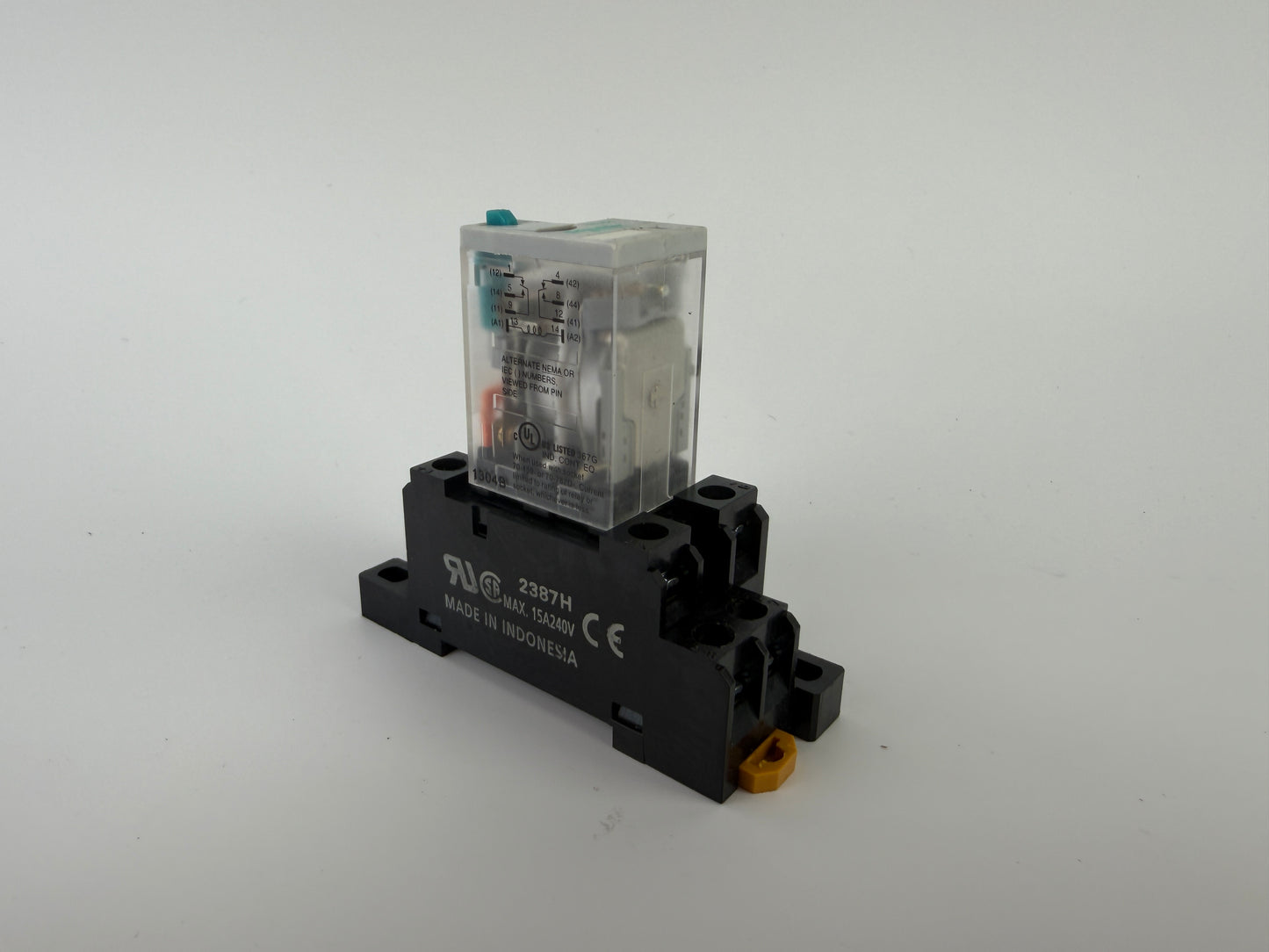 Magnecraft 782XBXM4L-24D Relay 24VDC + 2387H Base Socket Schneider Electric