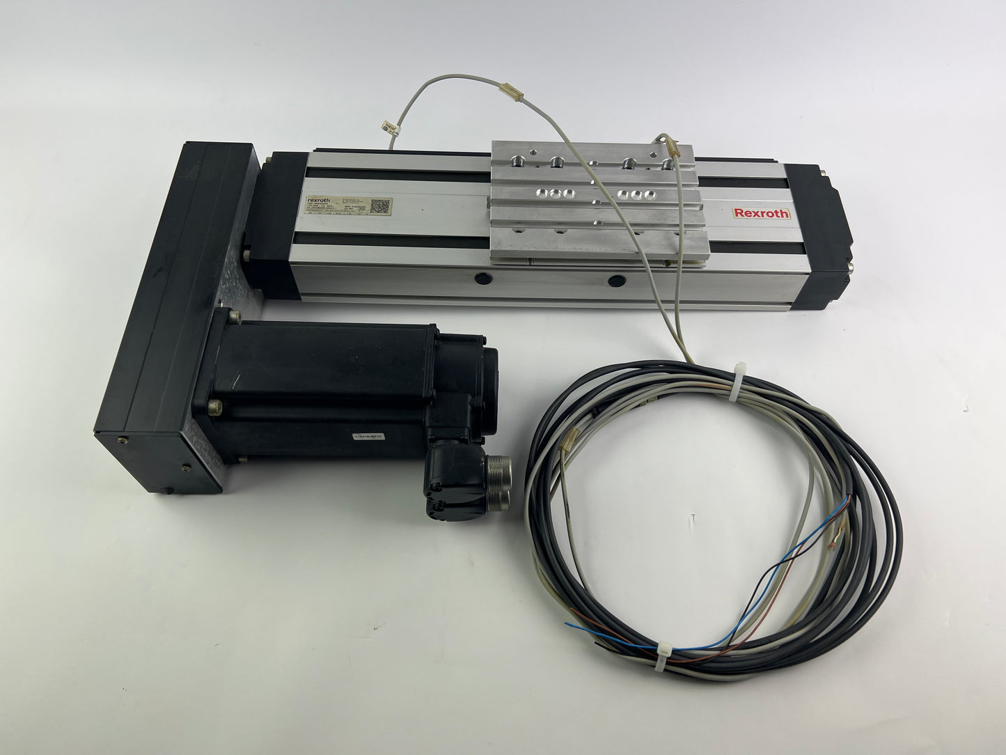 Rexroth R030520400 CKK-110-NNG1 Compact Module + R911306060 MSK040C-0600-NN-M1-UG0-NNNN Motor + 2 Cables + 2 Sensors