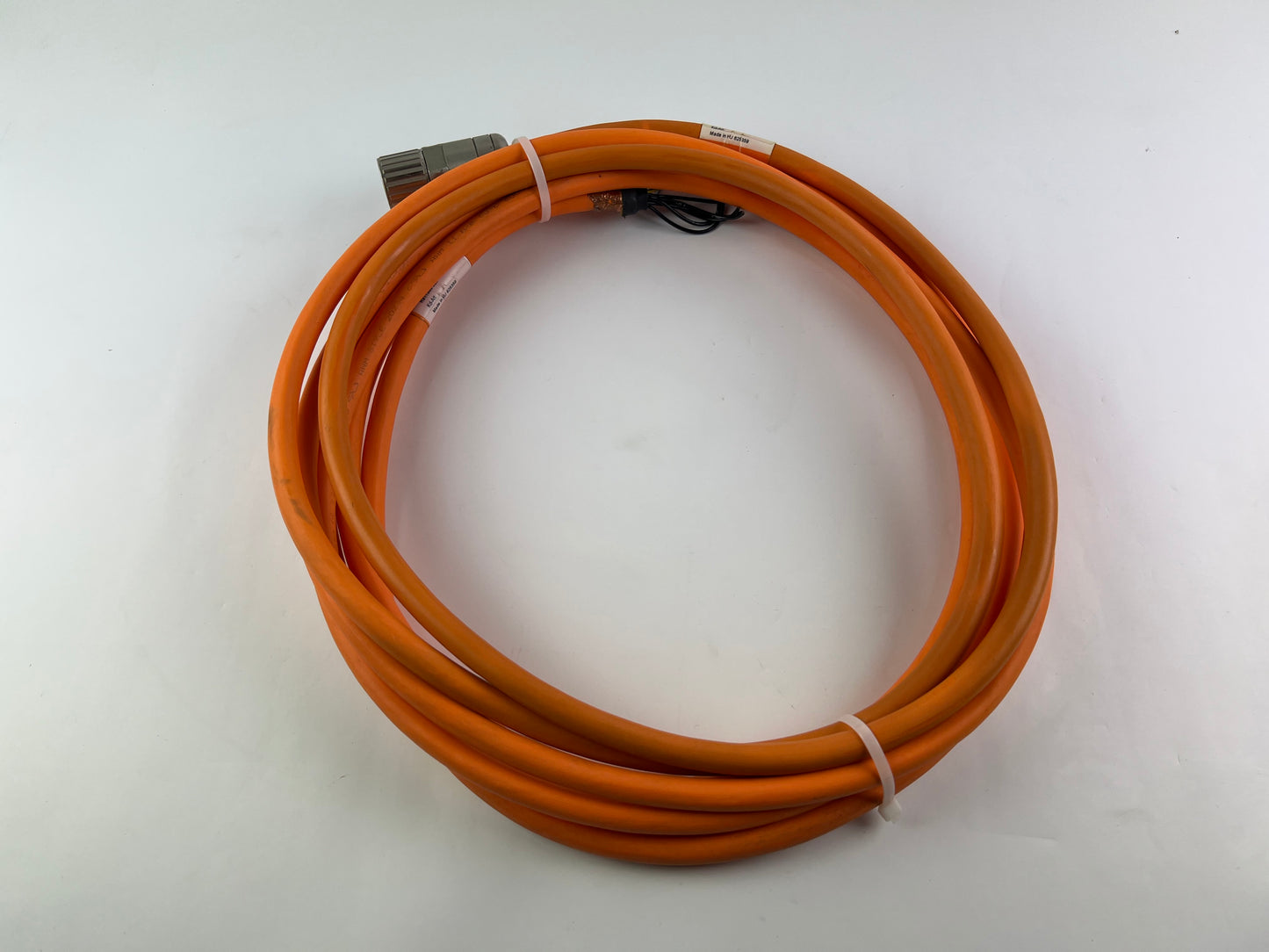 Rexroth R030520400 CKK-110-NNG1 Compact Module + R911306060 MSK040C-0600-NN-M1-UG0-NNNN Motor + 2 Cables + 2 Sensors