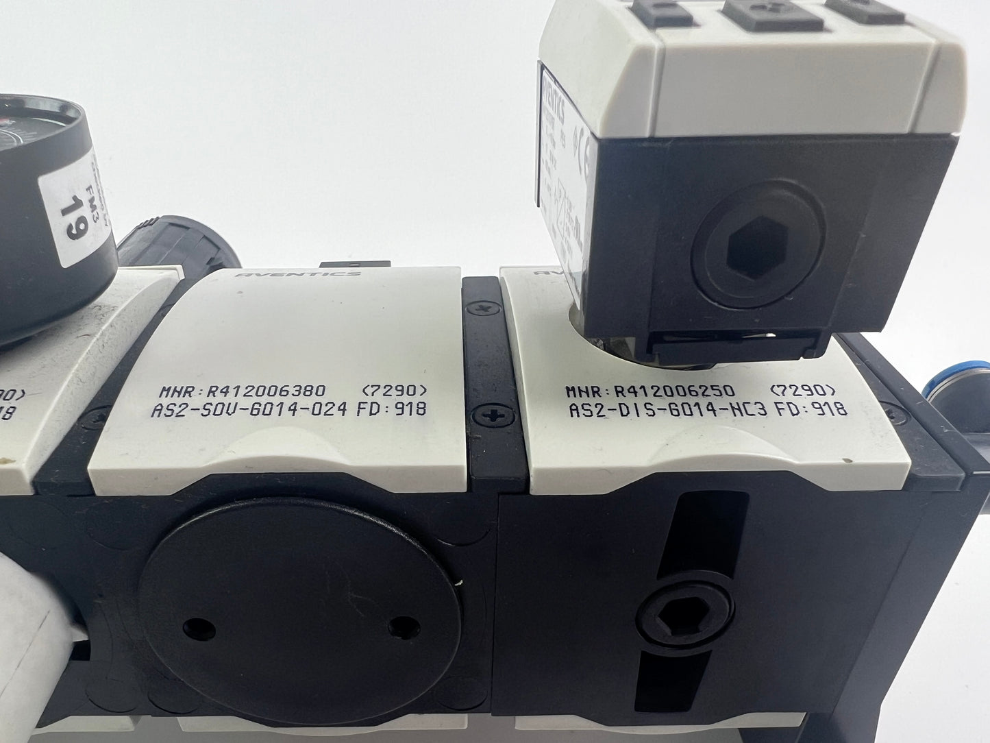 Aventics Pressure Regulating Valves R412006256 R412006175 R412006380 R412006250 + R412010767 + 2 Cables 230cm