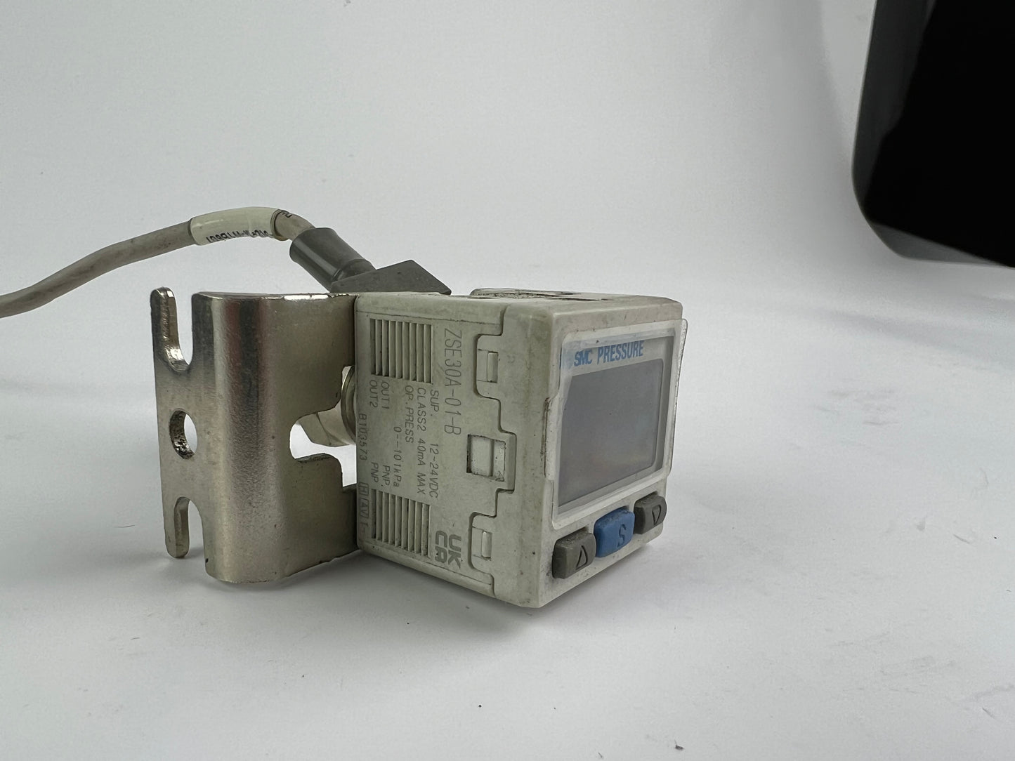 SMC ZSE30A-01-B Pressure Switch + 500cm Cable