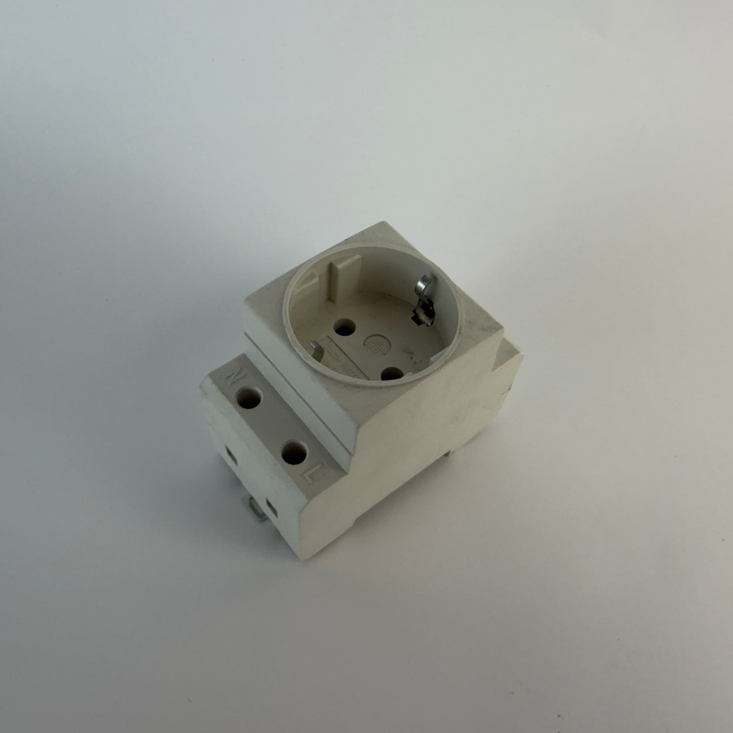 Tracon Electric C60-DAO DIN Rail Schuko Socket 230V 16A 2P+E