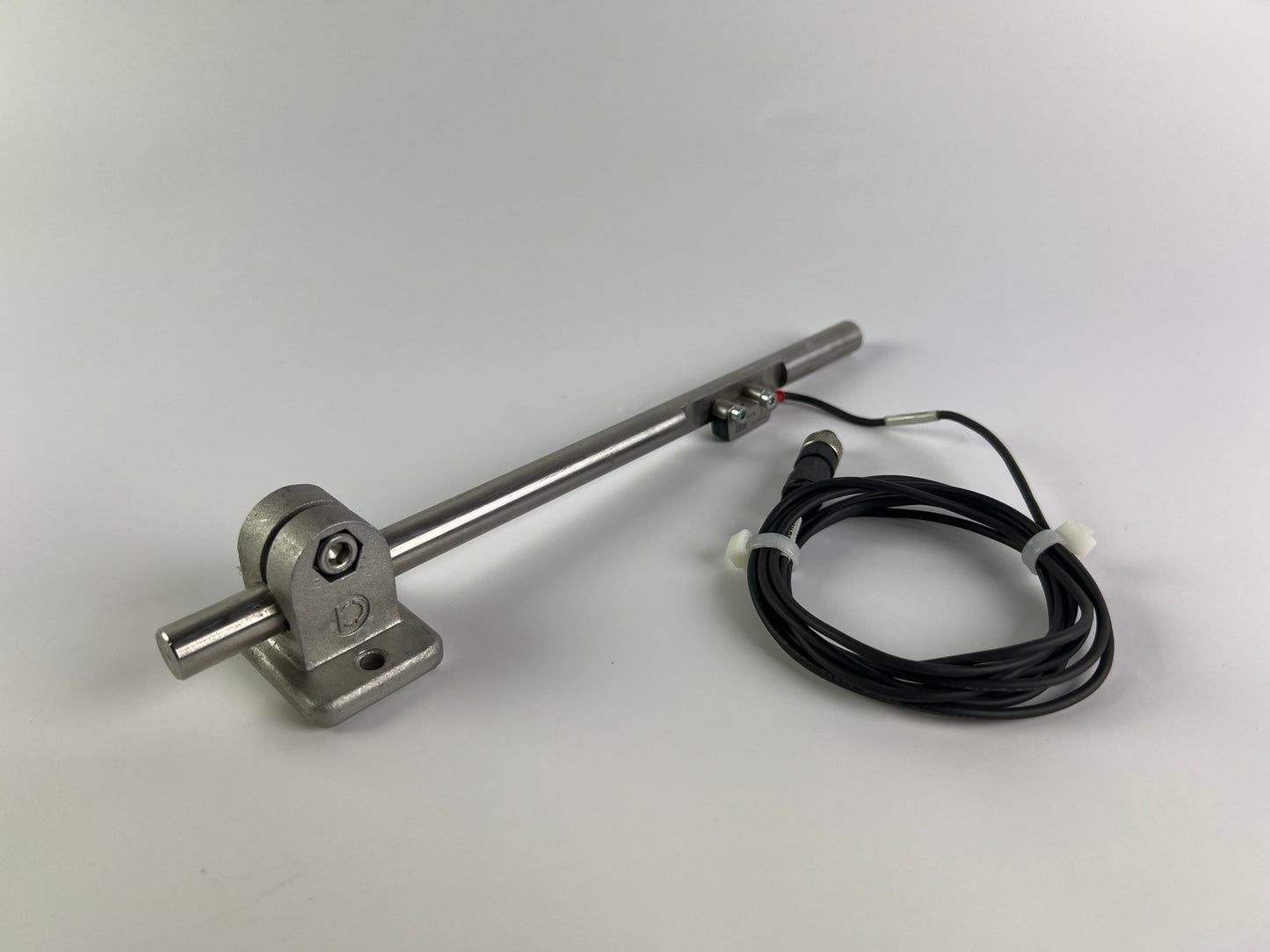 1x Keyence PR-M51P3 Photoelectric Sensor + 200cm Cable + Metal Mounting Stand