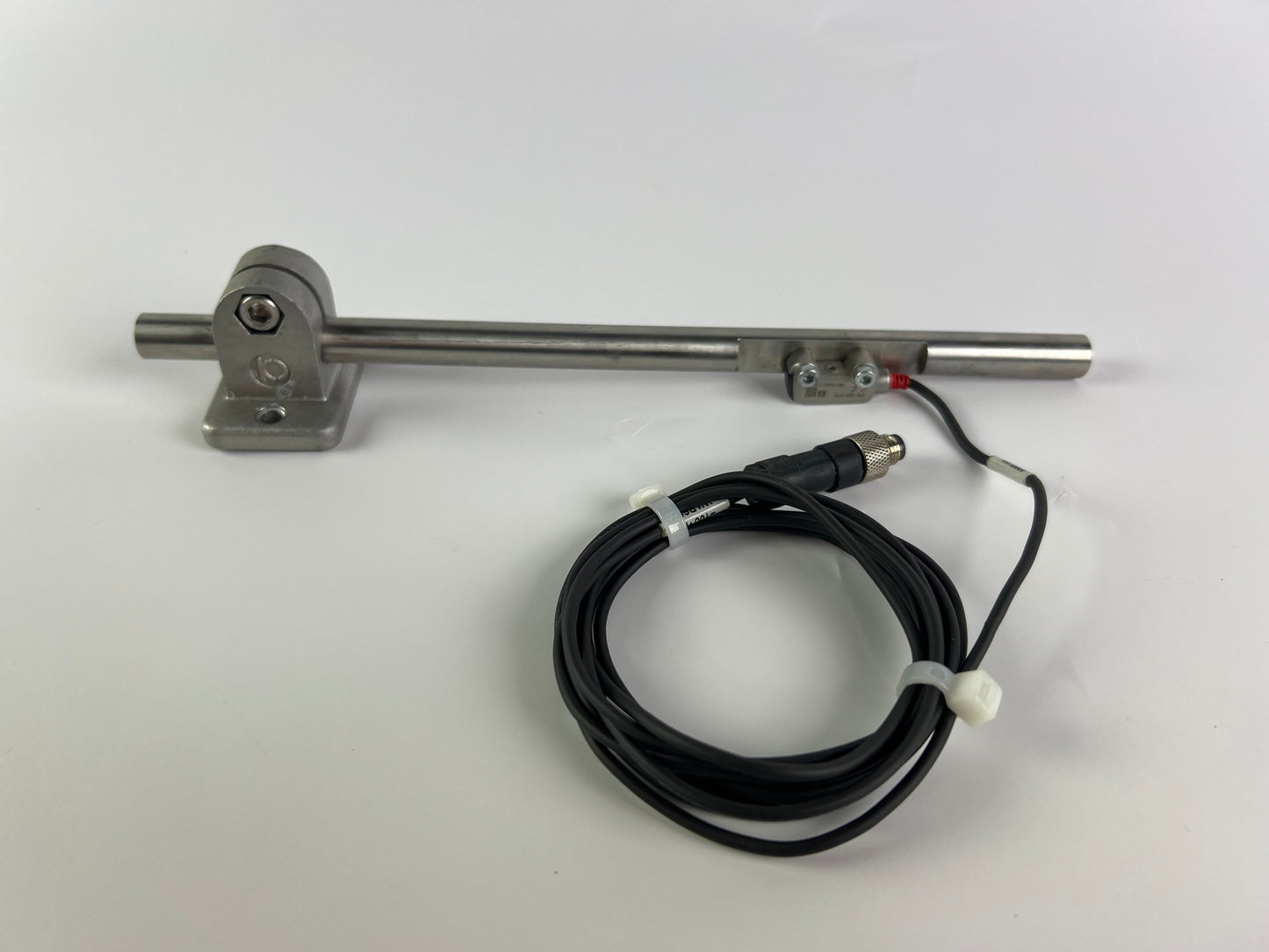 1x Keyence PR-M51P3 Photoelectric Sensor + 200cm Cable + Metal Mounting Stand