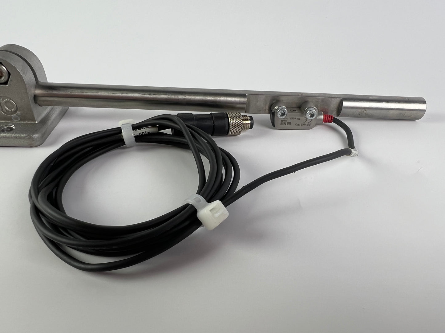 1x Keyence PR-M51P3 Photoelectric Sensor + 200cm Cable + Metal Mounting Stand