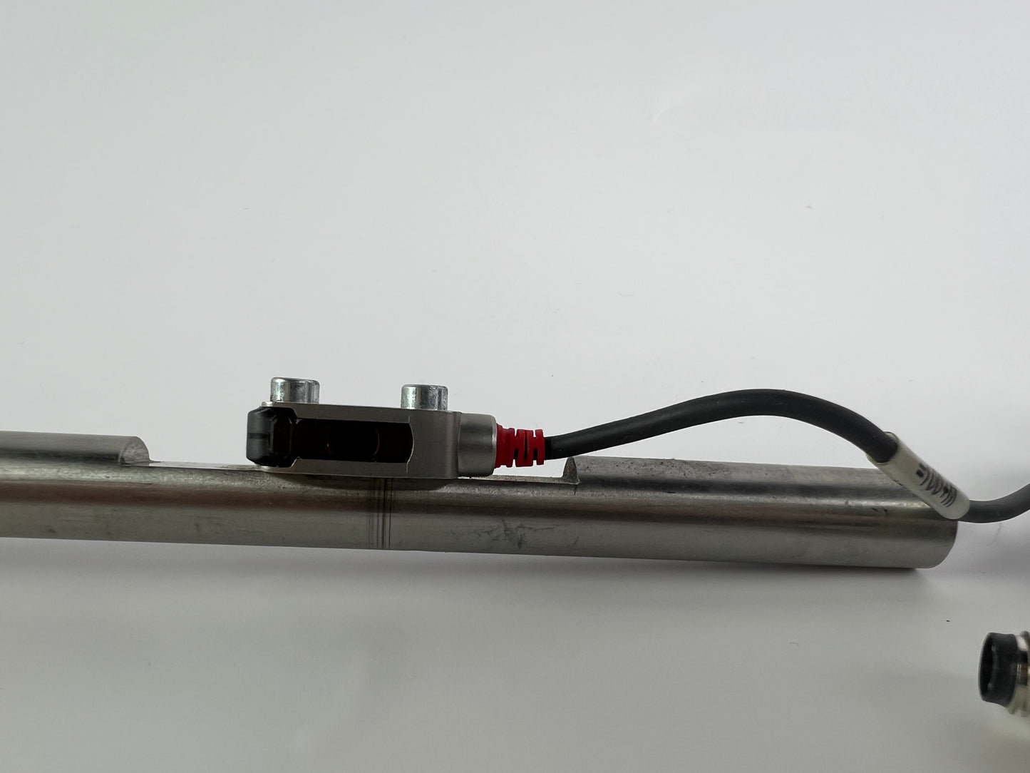 1x Keyence PR-M51P3 Photoelectric Sensor + 200cm Cable + Metal Mounting Stand