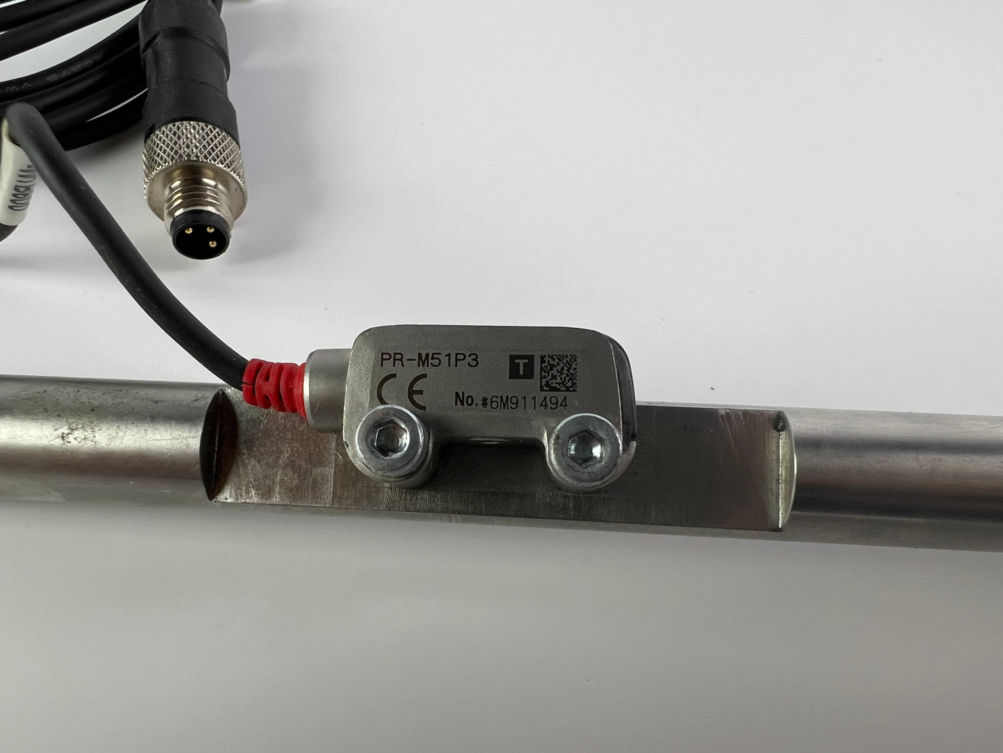 1x Keyence PR-M51P3 Photoelectric Sensor + 200cm Cable + Metal Mounting Stand