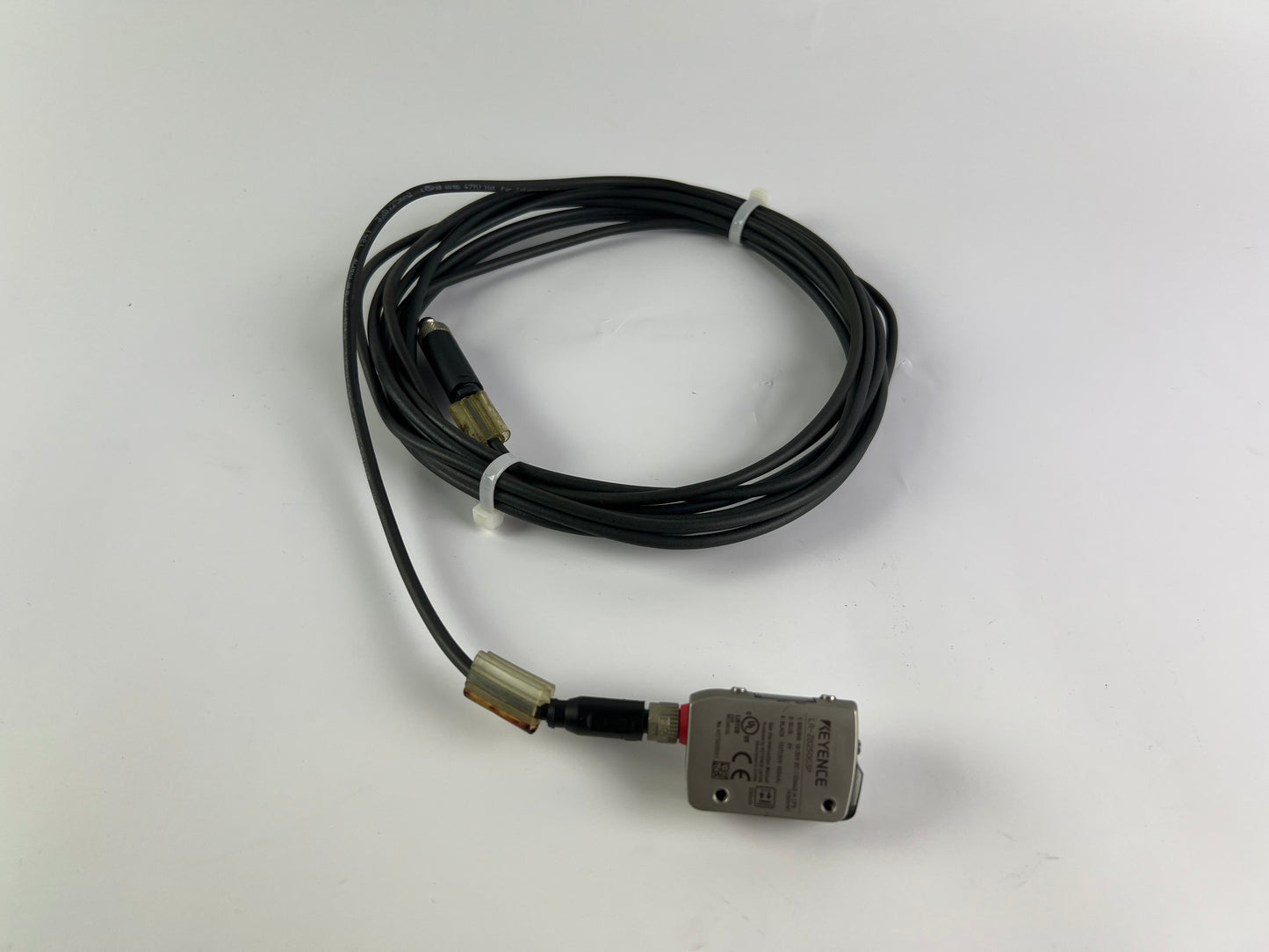 1x Keyence LR-ZB250C3P Laser Sensor + 500cm Cable
