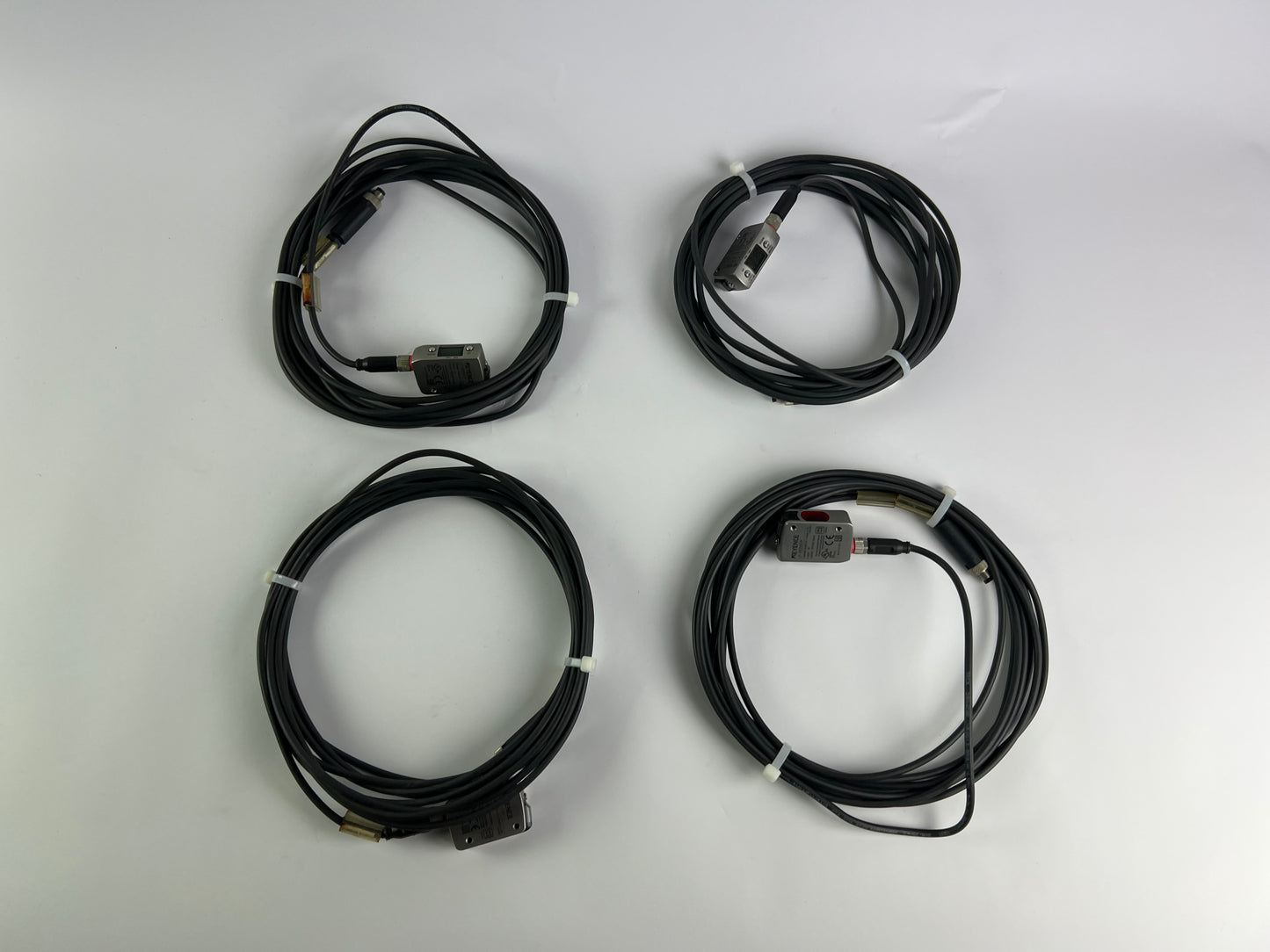 1x Keyence LR-ZB250C3P Laser Sensor + 500cm Cable