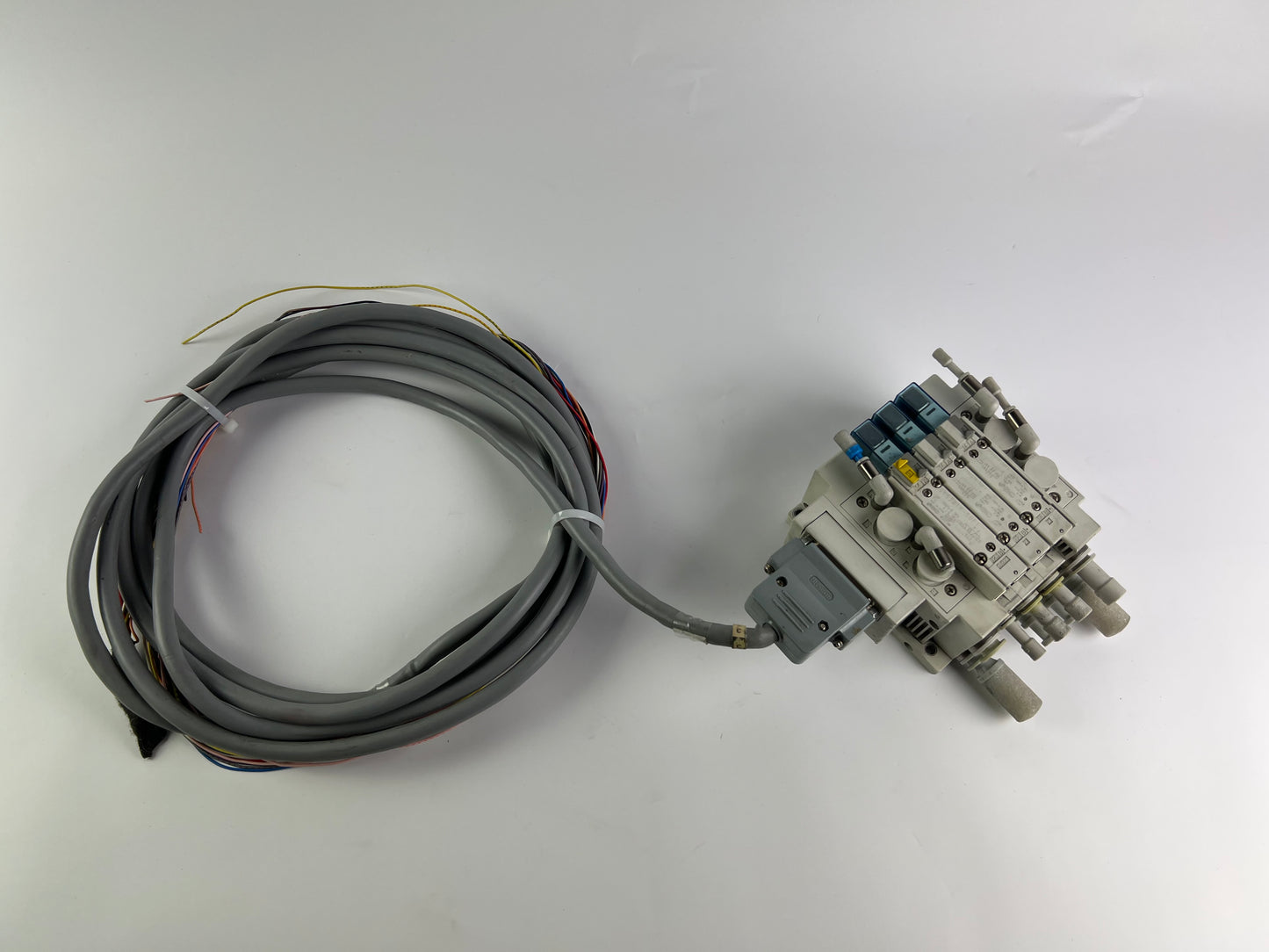 SMC SS5Y5-10-5880 Manifold + 2x SY5101R-5UF1 + 1x SY5201R-5UF1 Valves