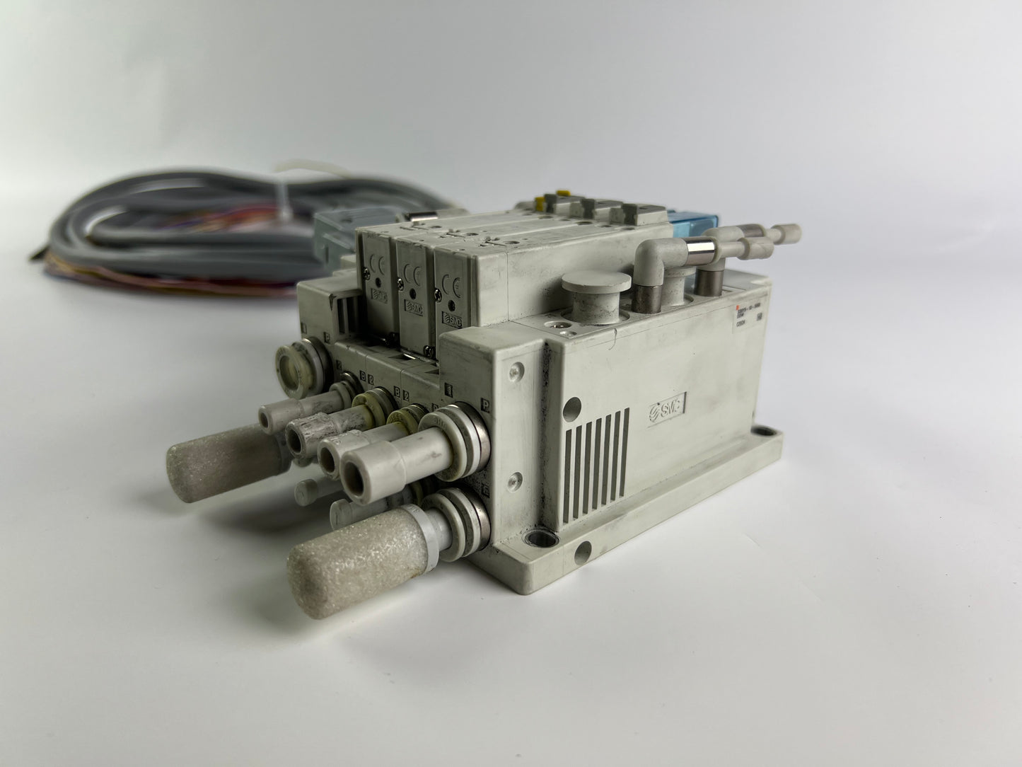 SMC SS5Y5-10-5880 Manifold + 2x SY5101R-5UF1 + 1x SY5201R-5UF1 Valves