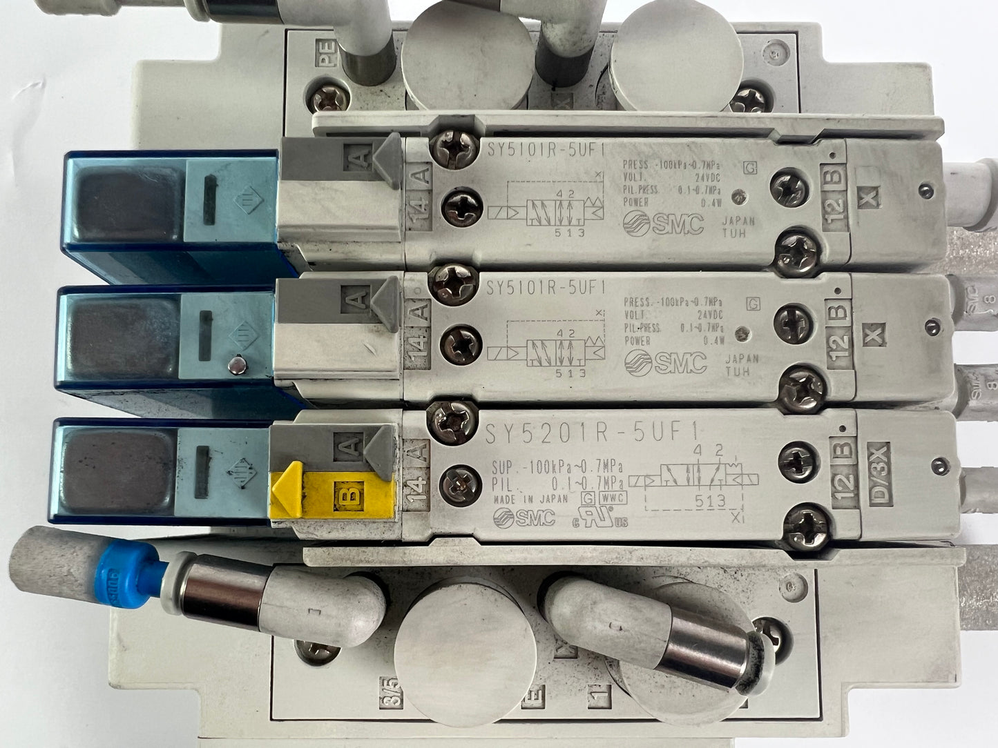 SMC SS5Y5-10-5880 Manifold + 2x SY5101R-5UF1 + 1x SY5201R-5UF1 Valves
