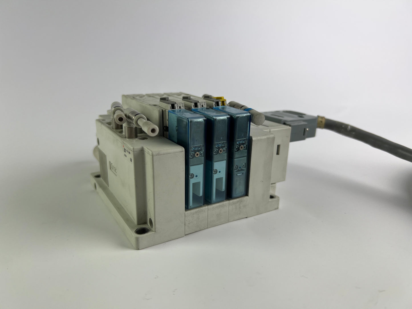 SMC SS5Y5-10-5880 Manifold + 2x SY5101R-5UF1 + 1x SY5201R-5UF1 Valves