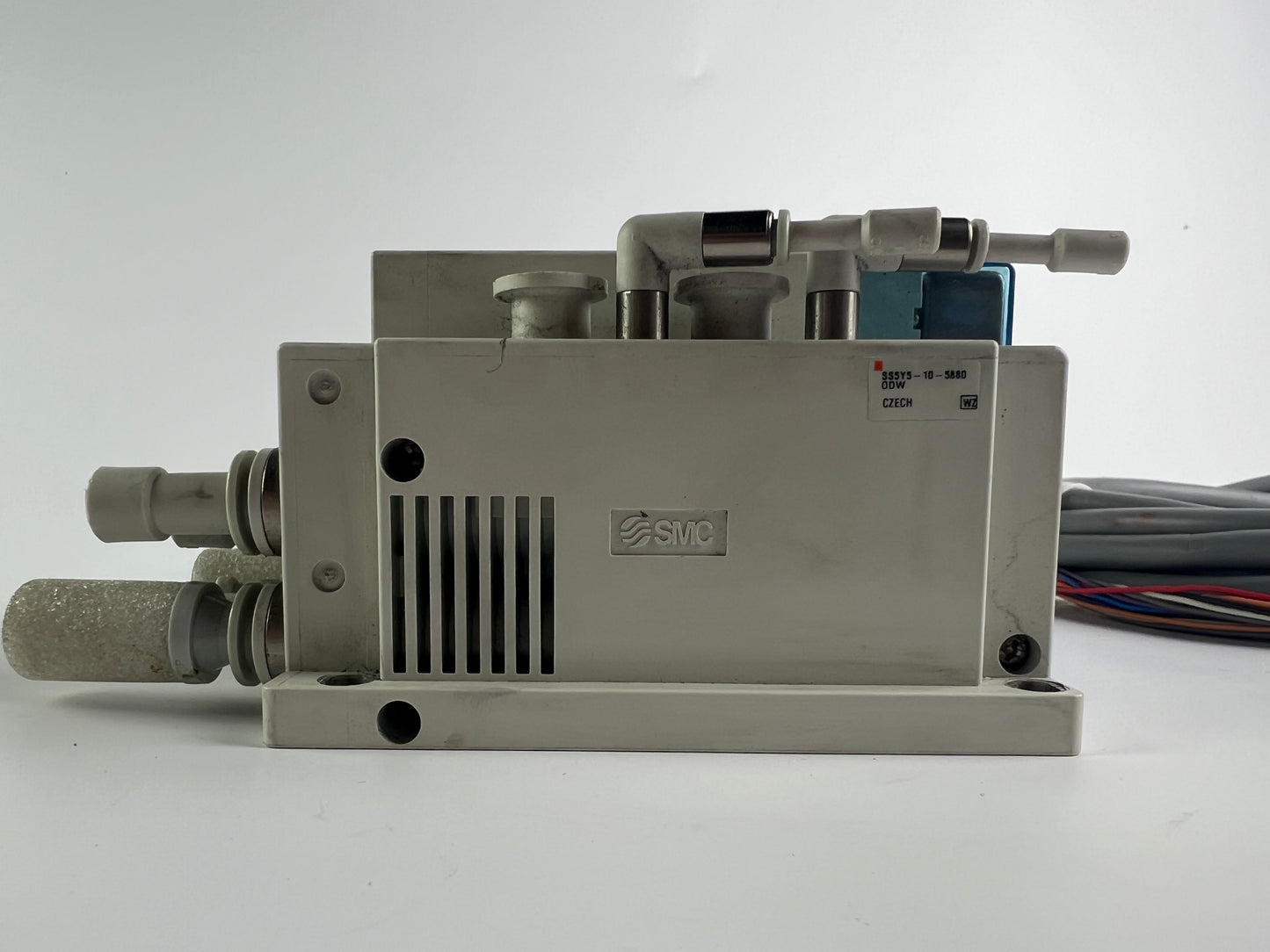 SMC SS5Y5-10-5880 Manifold + 2x SY5101R-5UF1 + 1x SY5201R-5UF1 Valves