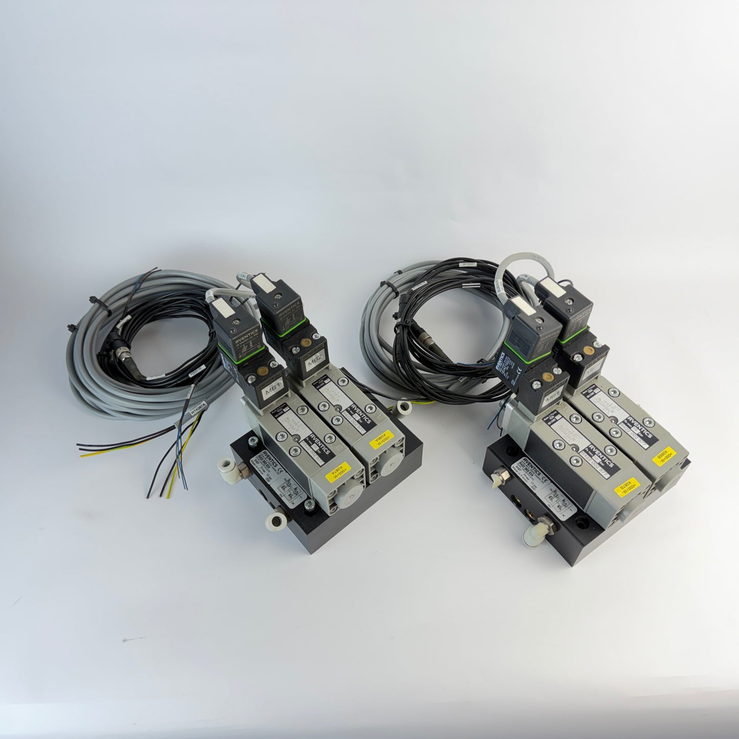 AVENTICS Dual 5/2 Directional Valve R422 002 577 w/ Island R422 003 624 Sensors Coils