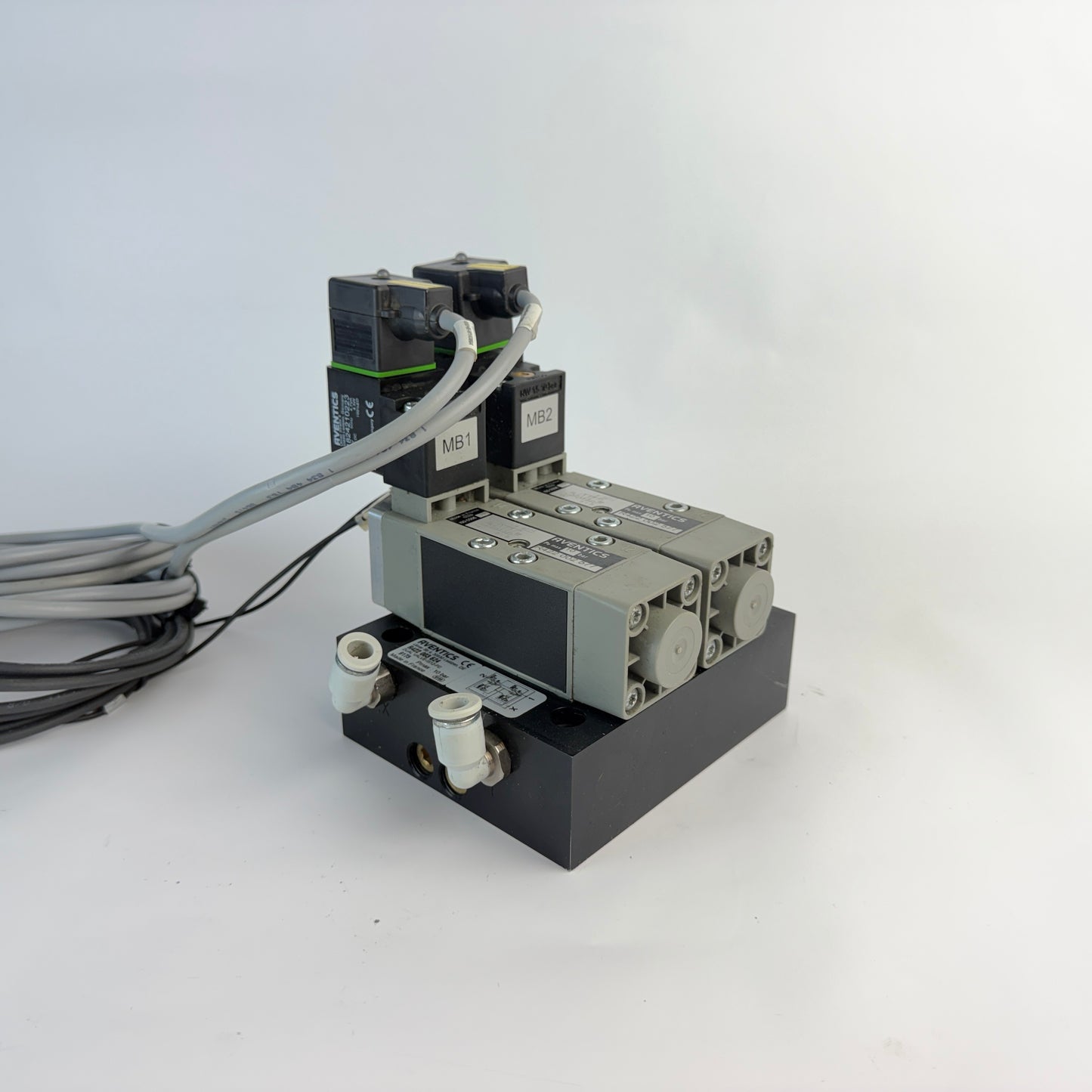 AVENTICS Dual 5/2 Directional Valve R422 002 577 w/ Island R422 003 624 Sensors Coils