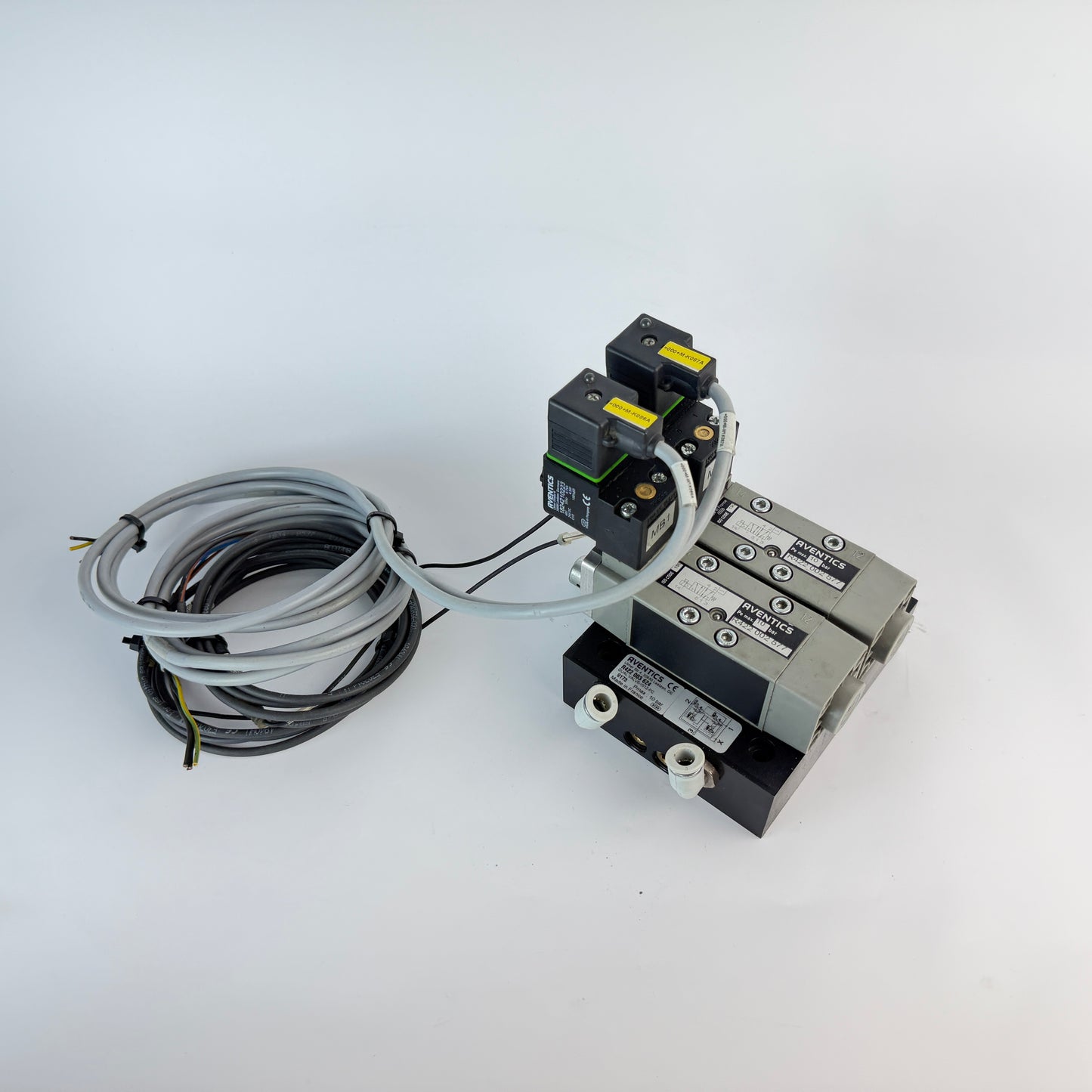 AVENTICS Dual 5/2 Directional Valve R422 002 577 w/ Island R422 003 624 Sensors Coils