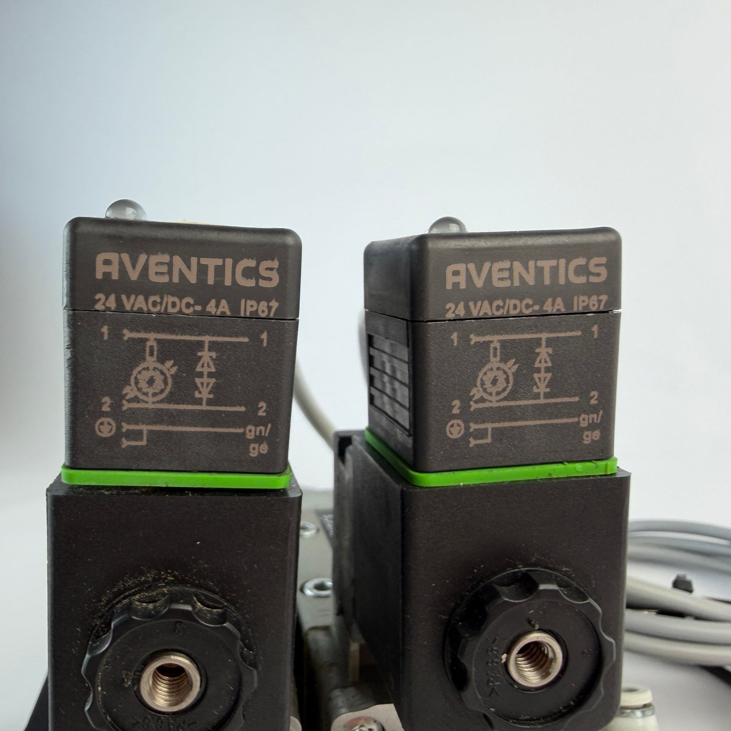AVENTICS Dual 5/2 Directional Valve R422 002 577 w/ Island R422 003 624 Sensors Coils