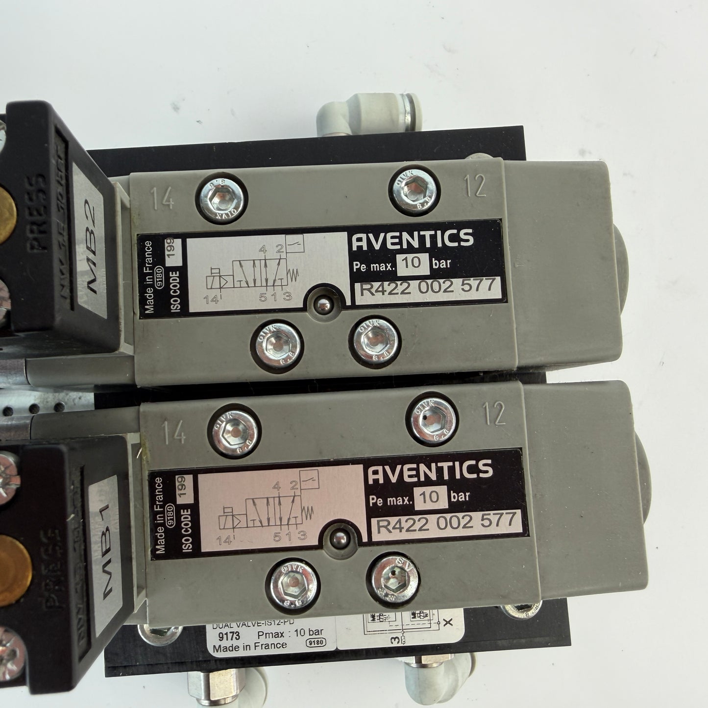 AVENTICS Dual 5/2 Directional Valve R422 002 577 w/ Island R422 003 624 Sensors Coils