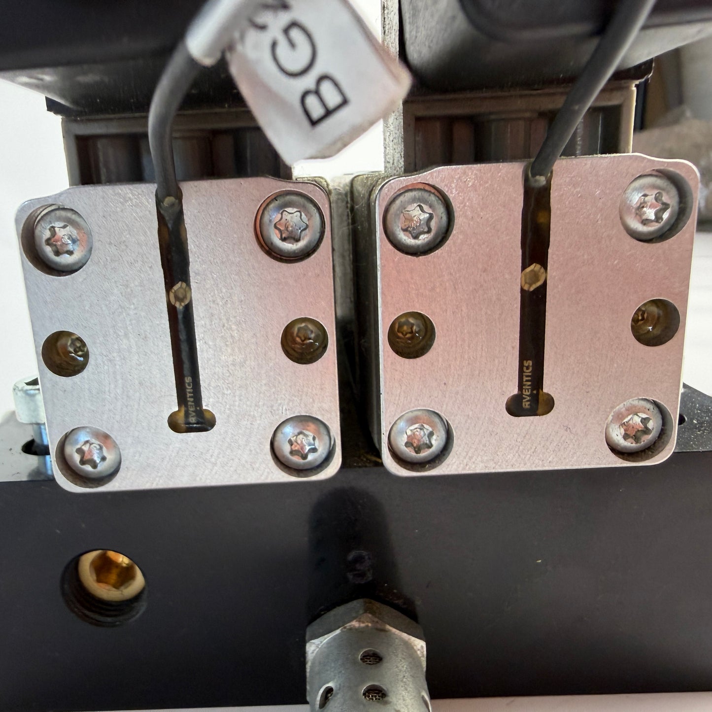AVENTICS Dual 5/2 Directional Valve R422 002 577 w/ Valve Island R422 003 624 Sensors Coils