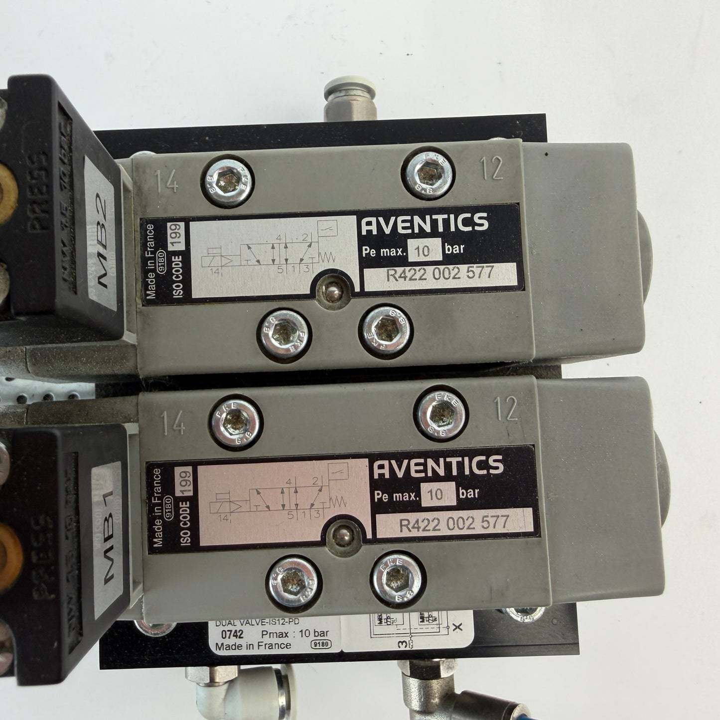 AVENTICS Dual 5/2 Directional Valve R422 002 577 w/ Valve Island R422 003 624 Sensors Coils