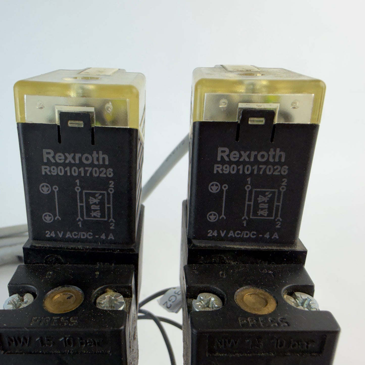 AVENTICS Dual 5/2 Directional Valve R422 002 577 w/ Valve Island R422 003 624 Sensors Coils