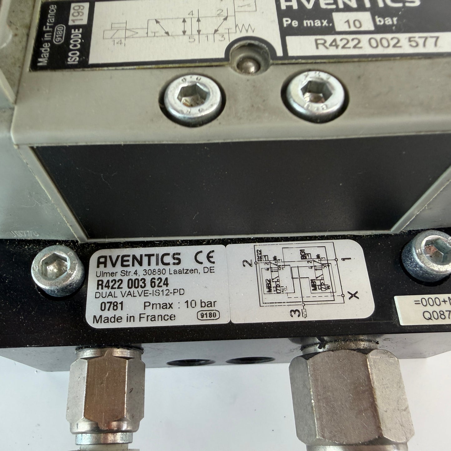 AVENTICS Dual 5/2 Directional Valve R422 002 577 w/ Valve Island R422 003 624 + Sensors