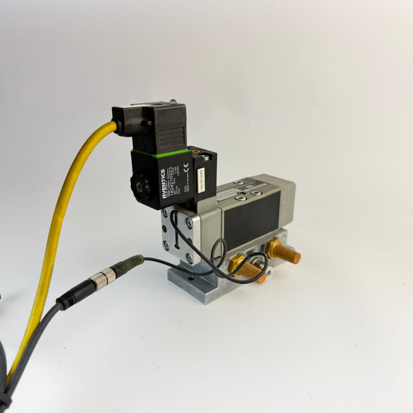 AVENTICS R422 002 577 5/2 Pneumatic Directional Valve w/ Coil 1824210223 Sensor Cable