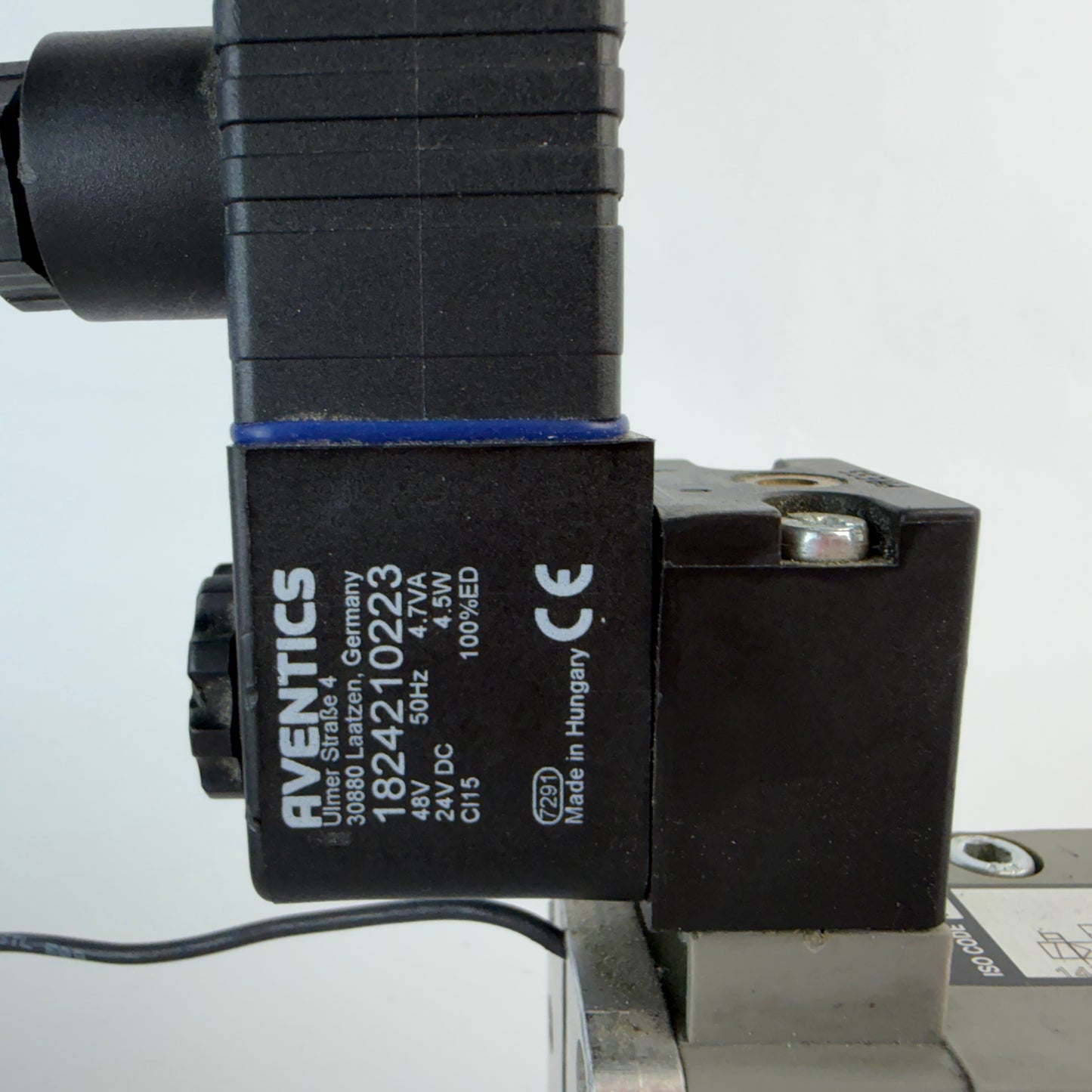 AVENTICS R422 002 577 Pneumatic Valve w/ Coil 1824210223 Sensor 275cm Cable