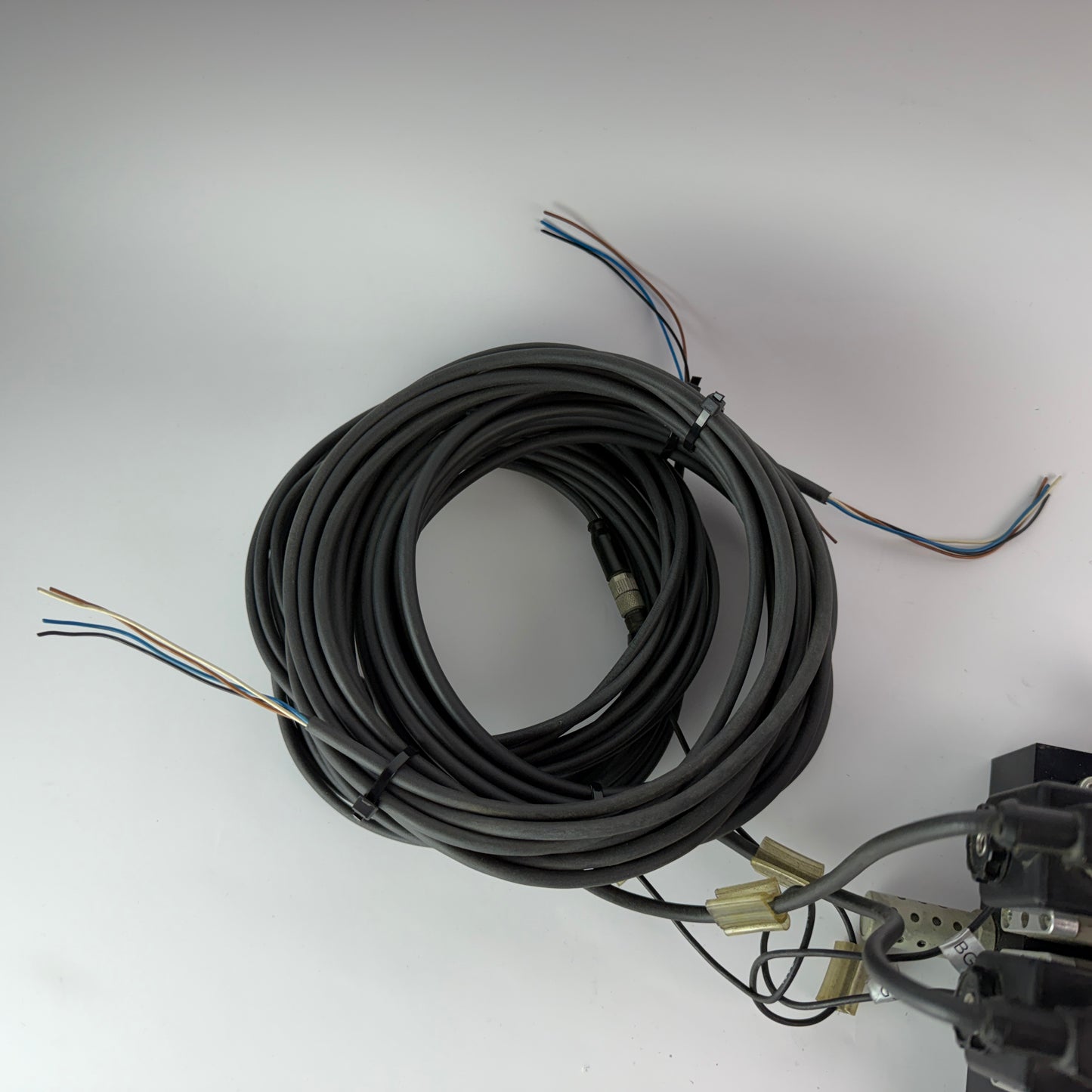 1x AVENTICS Dual 5/2 Valve R422 102 677 Valve Island R422 003 622 Coils Sensors