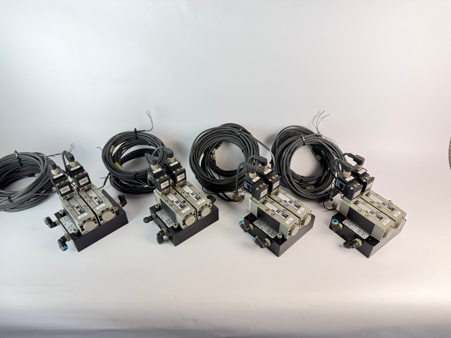 1x AVENTICS Dual 5/2 Valve R422 102 677 Valve Island R422 003 622 Coils Sensors