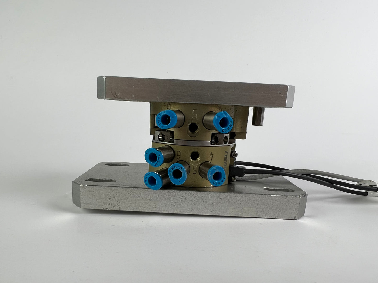 Staubli K85560742/002 B-42 941138 Automatic Robotic Tool + 2x Balluff Sensors BMF001L + 1x Sensor