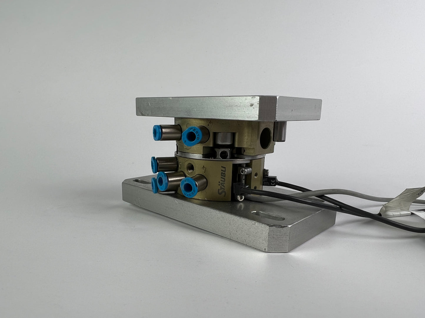 Staubli K85560742/002 B-42 941138 Automatic Robotic Tool + 2x Balluff Sensors BMF001L + 1x Sensor