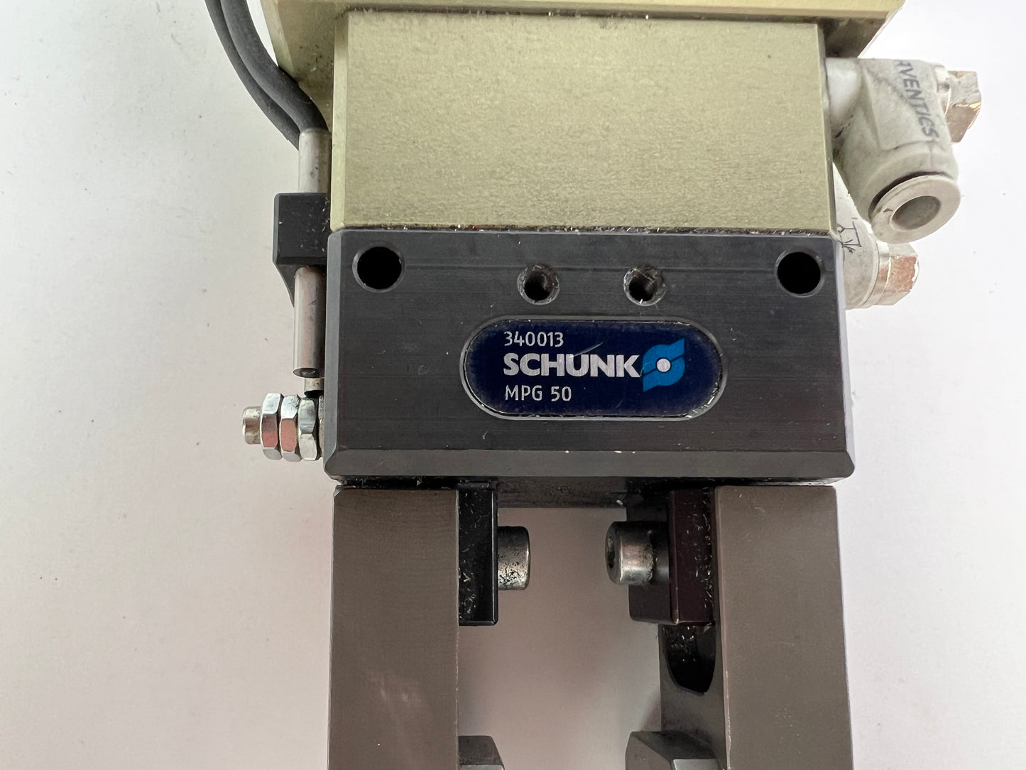 Schunk MPG 50 Two-Finger Parallel Gripper 340013 + 2x Balluff BES00JJ Inductive Sensors 160cm